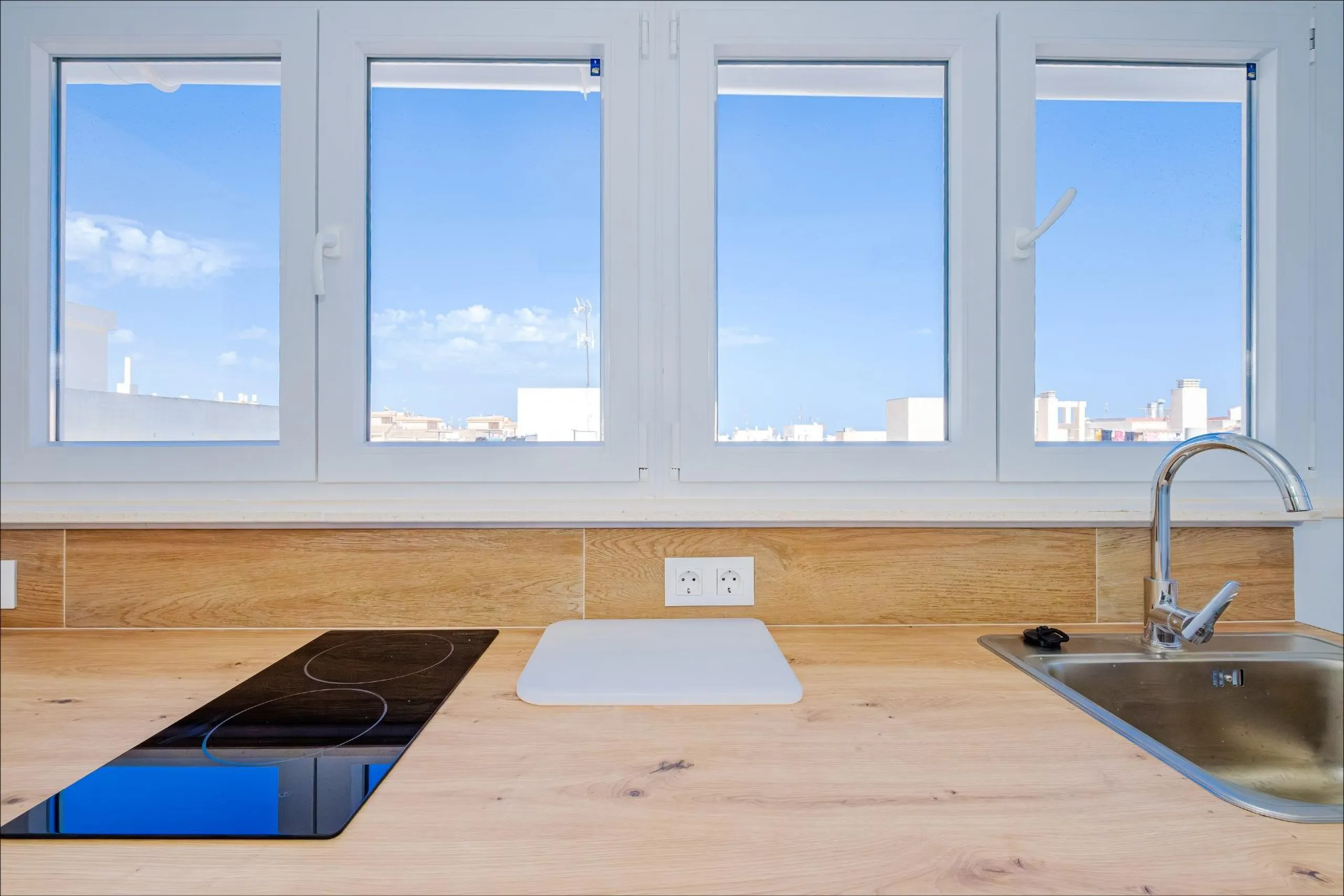 Exclusive Penthouse by the Sea with Two Guest Studios
