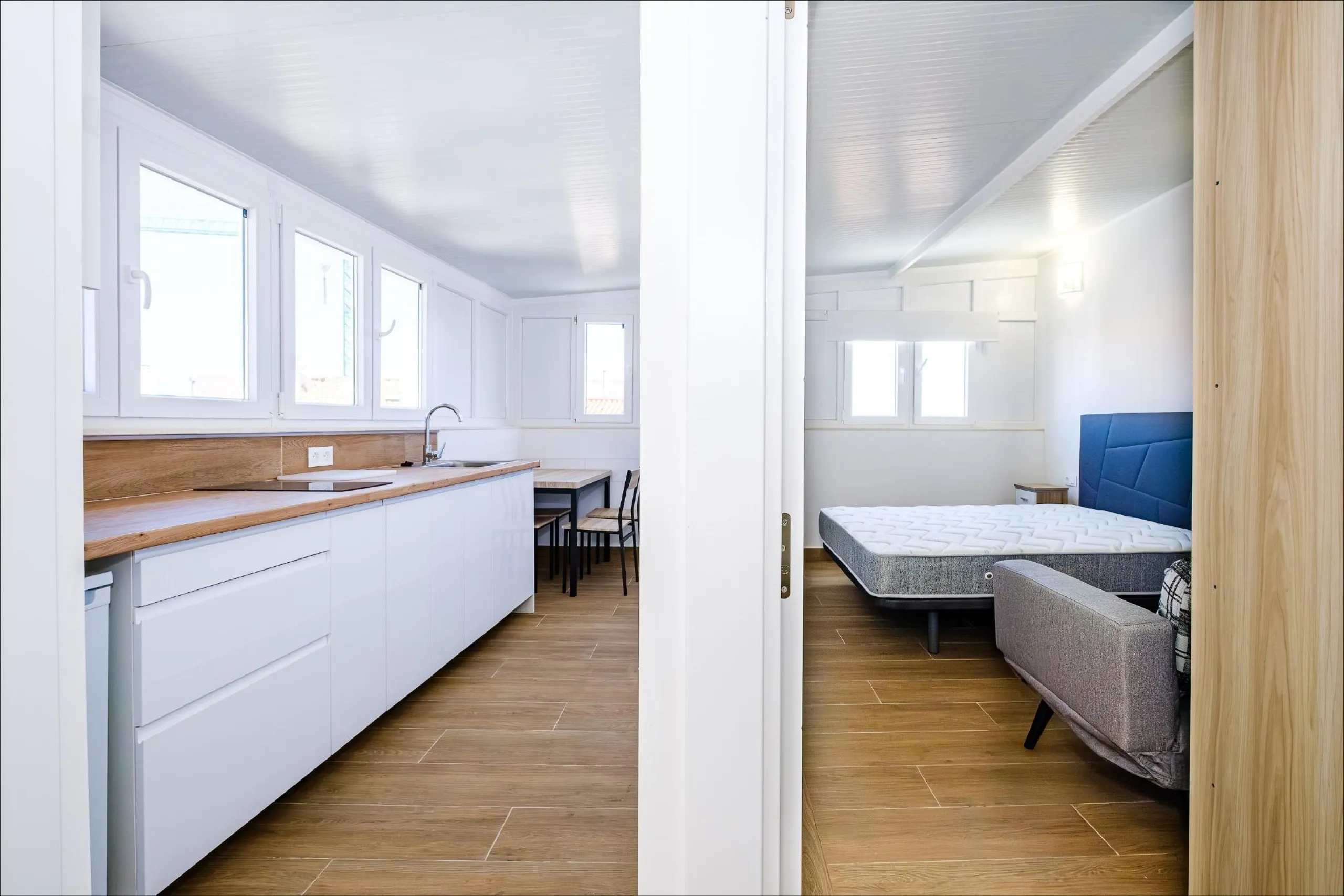 Exclusive Penthouse by the Sea with Two Guest Studios