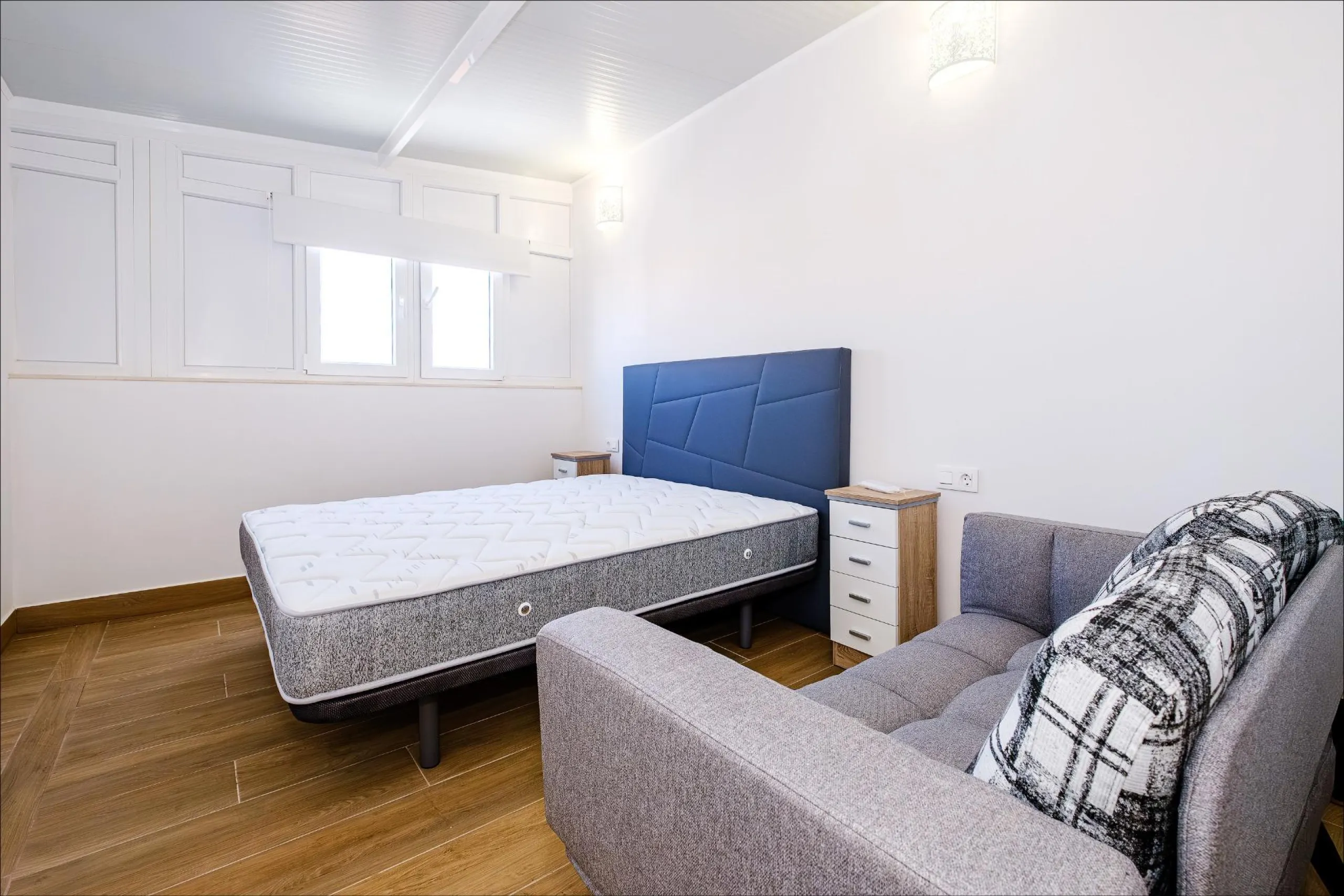 Exclusive Penthouse by the Sea with Two Guest Studios