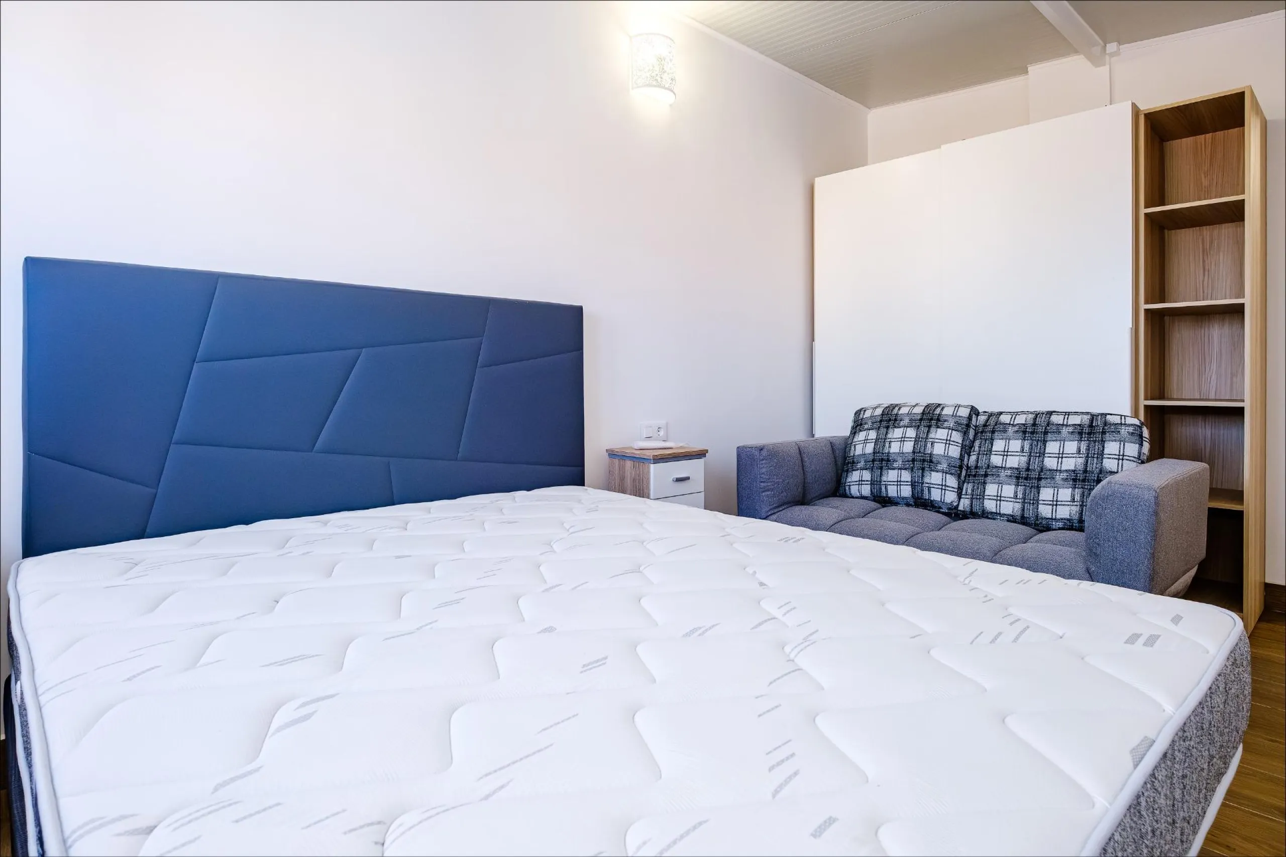 Exclusive Penthouse by the Sea with Two Guest Studios