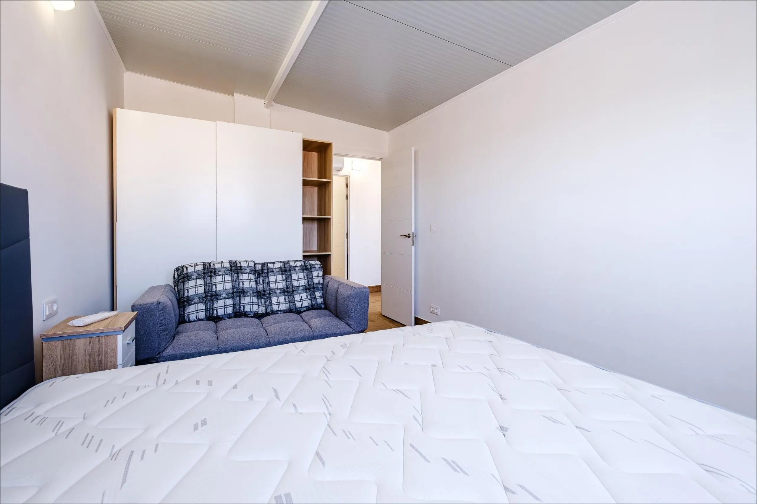 Exclusive Penthouse by the Sea with Two Guest Studios