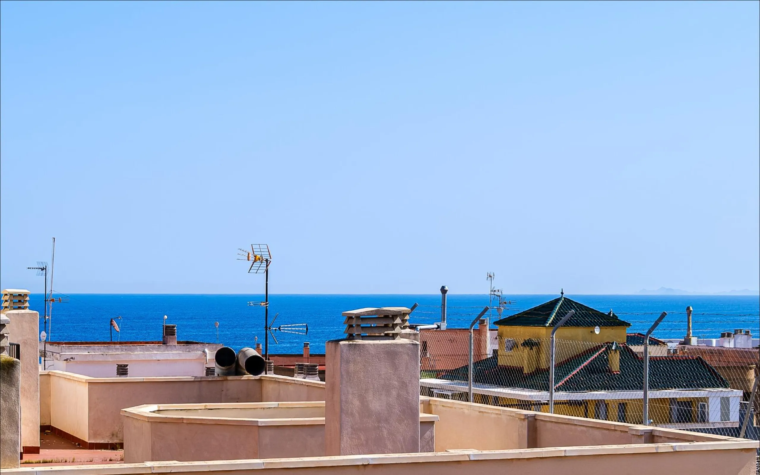 Exclusive Penthouse by the Sea with Two Guest Studios