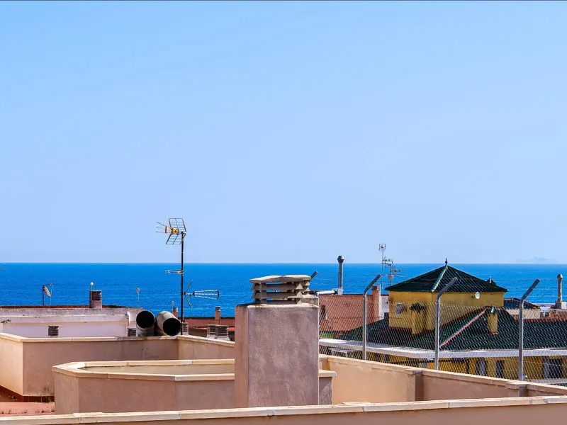 Exclusive Penthouse by the Sea with Two Guest Studios