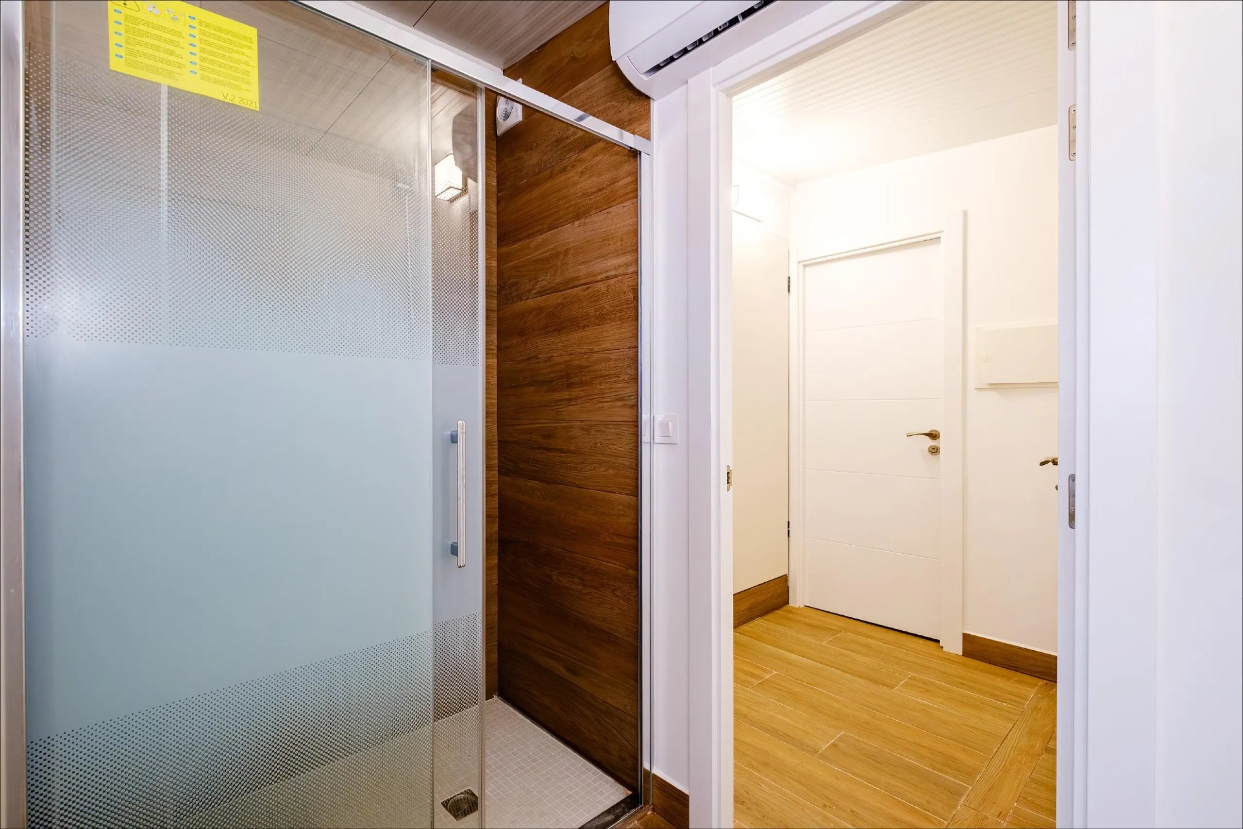 Exclusive Penthouse by the Sea with Two Guest Studios