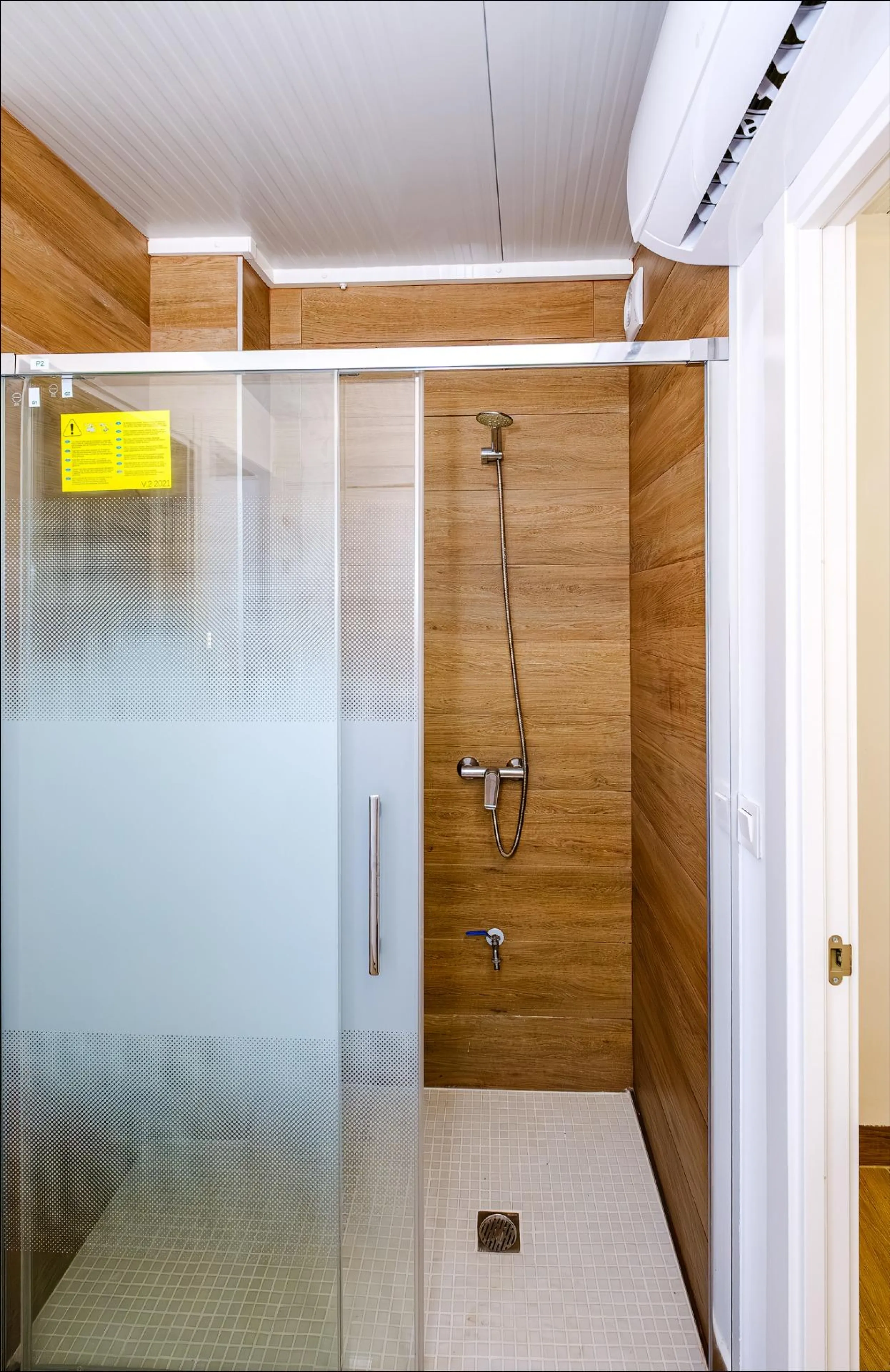 Exclusive Penthouse by the Sea with Two Guest Studios
