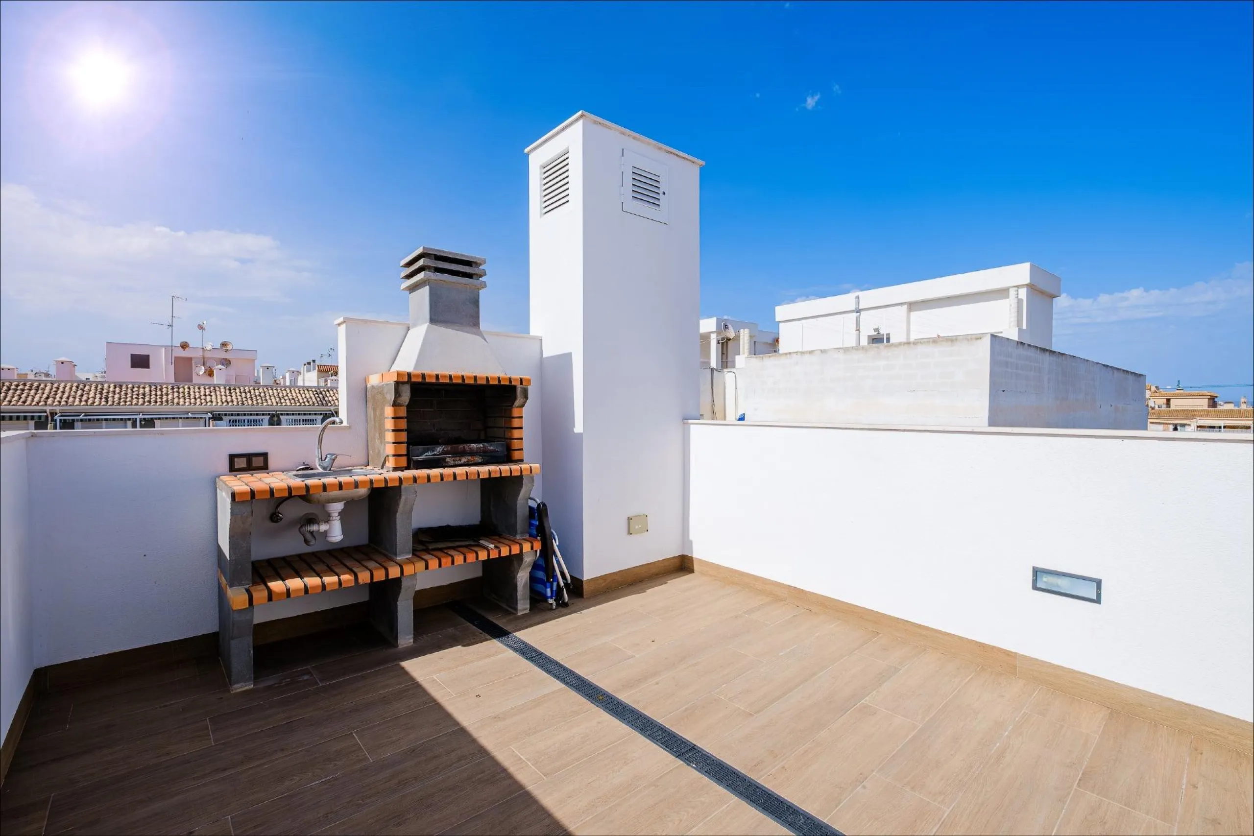Exclusive Penthouse by the Sea with Two Guest Studios