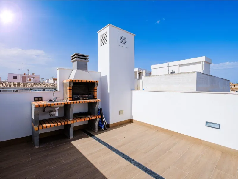 Exclusive Penthouse by the Sea with Two Guest Studios
