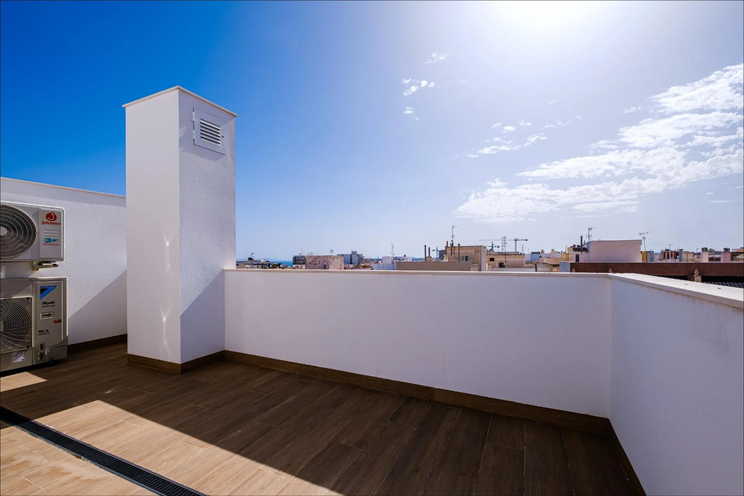 Exclusive Penthouse by the Sea with Two Guest Studios