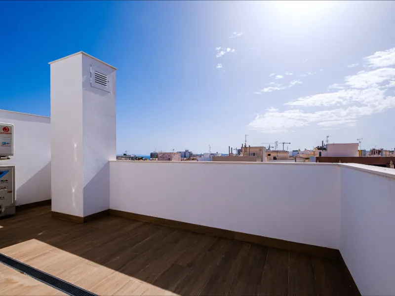 Exclusive Penthouse by the Sea with Two Guest Studios