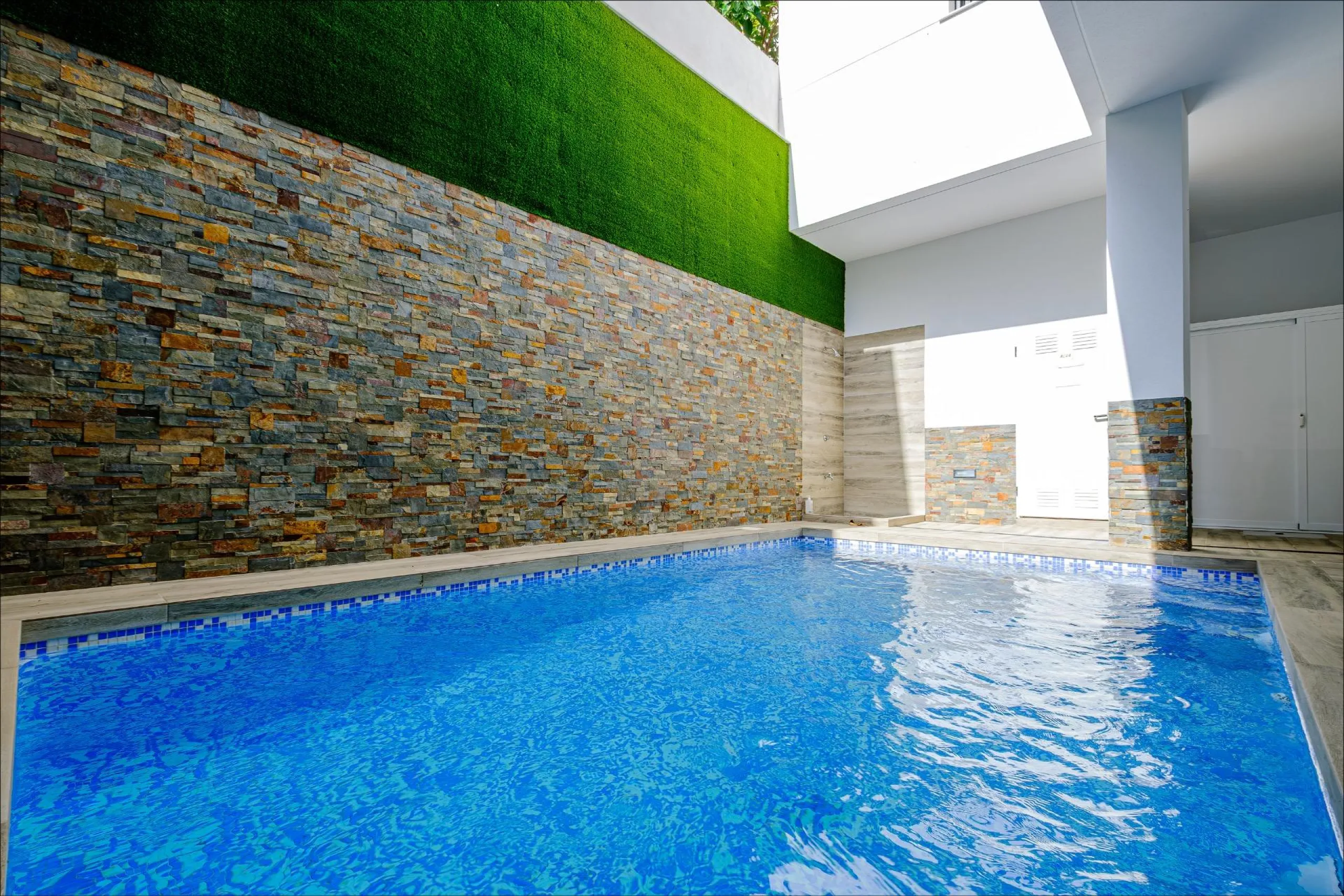 Exclusive Penthouse by the Sea with Two Guest Studios