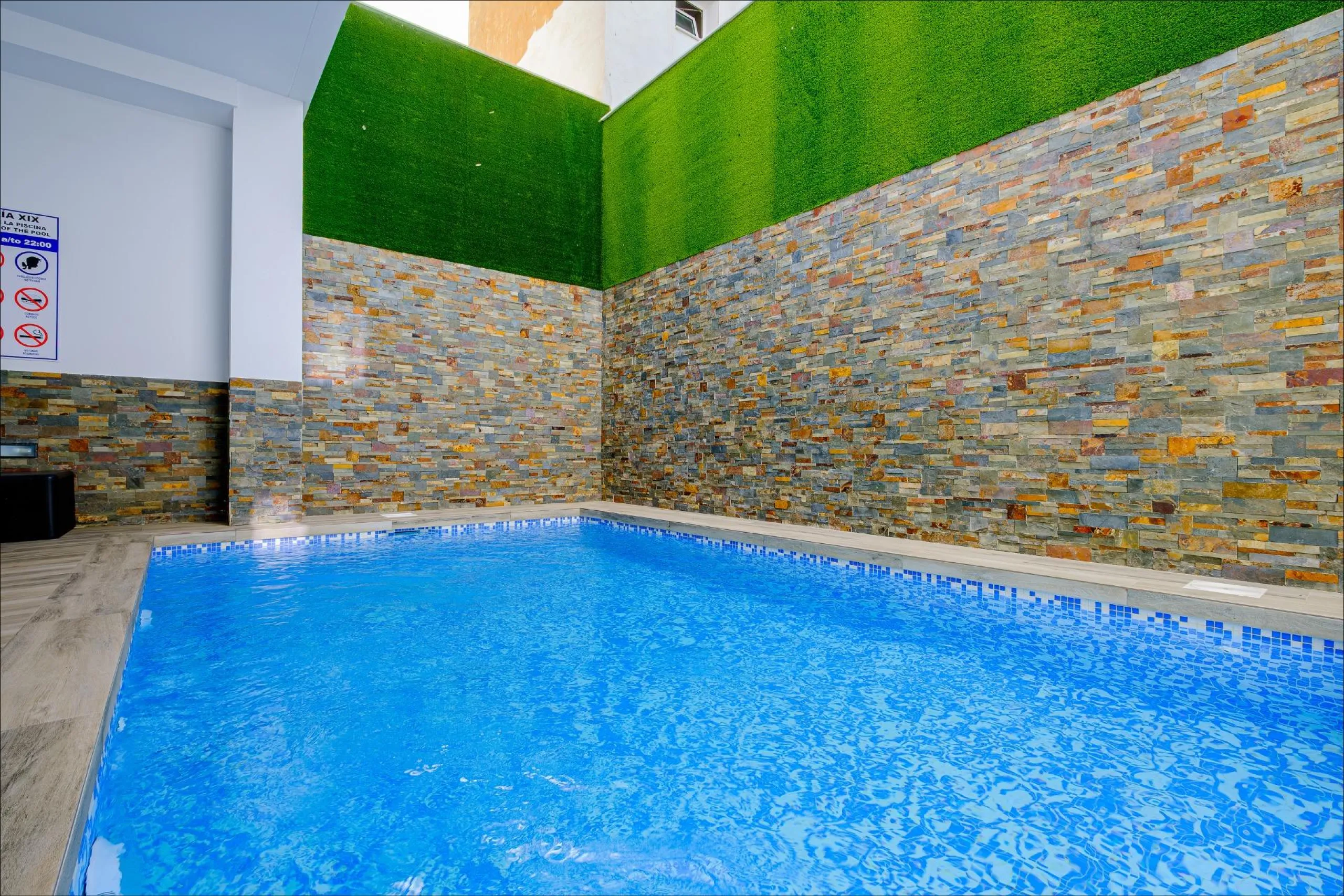 Exclusive Penthouse by the Sea with Two Guest Studios