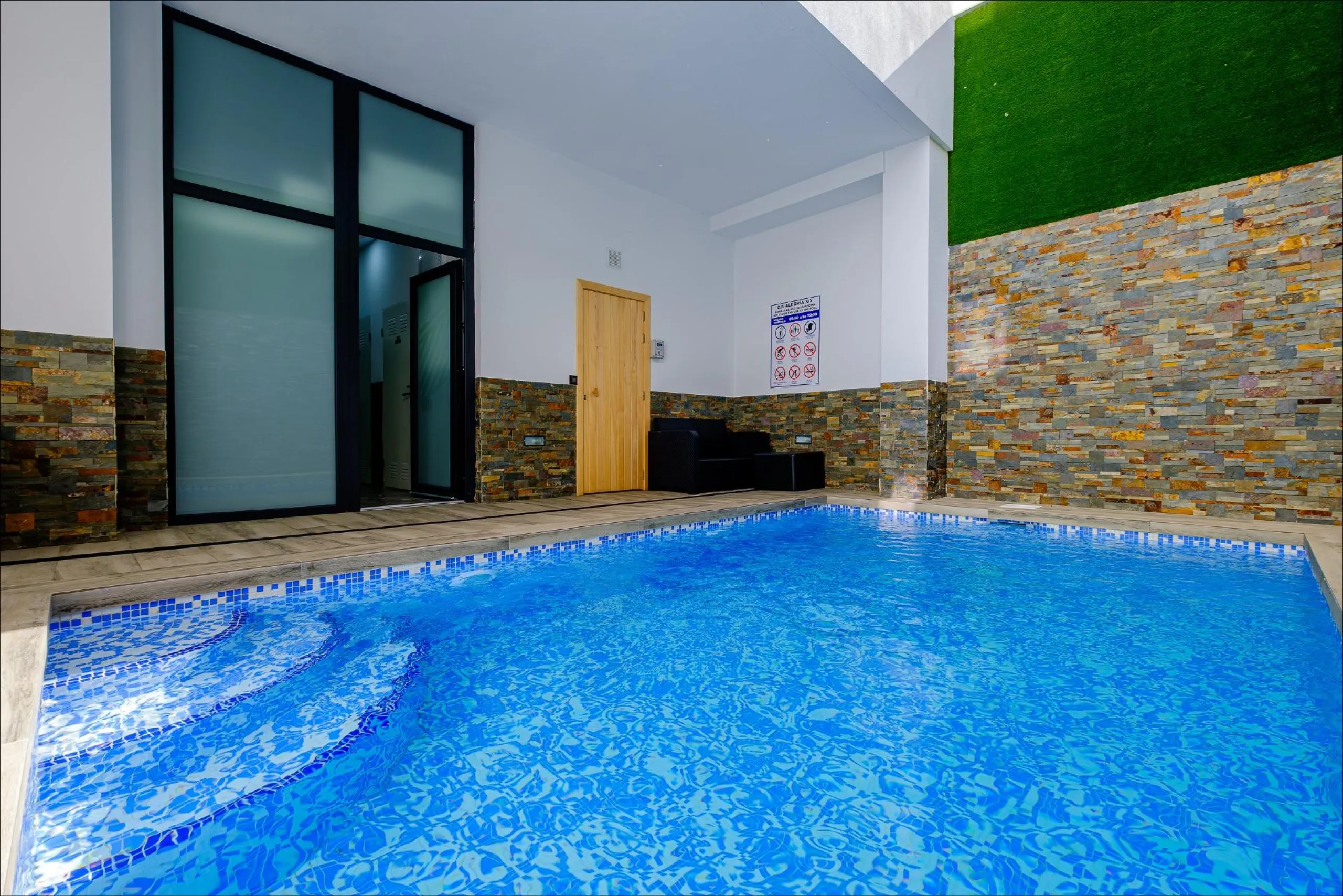 Exclusive Penthouse by the Sea with Two Guest Studios