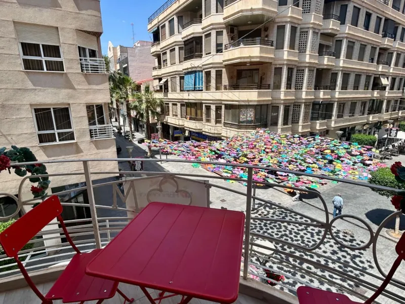Piso reformado de 3 habitaciones con terraza en pleno centro de Torrevieja I 198.000€