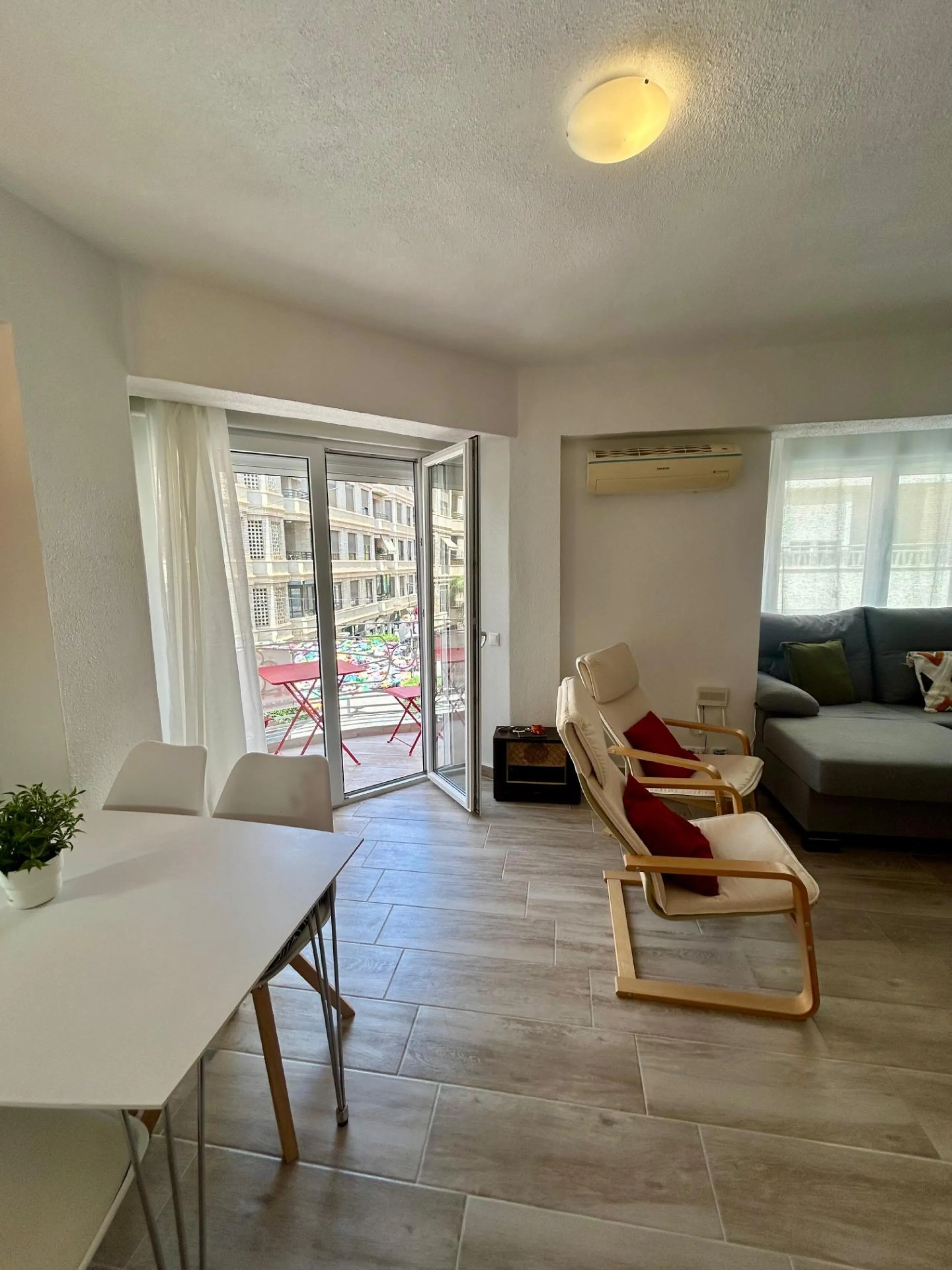 Piso reformado de 3 habitaciones con terraza en pleno centro de Torrevieja I 198.000€