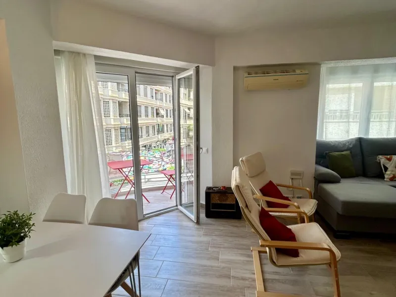 Piso reformado de 3 habitaciones con terraza en pleno centro de Torrevieja I 198.000€