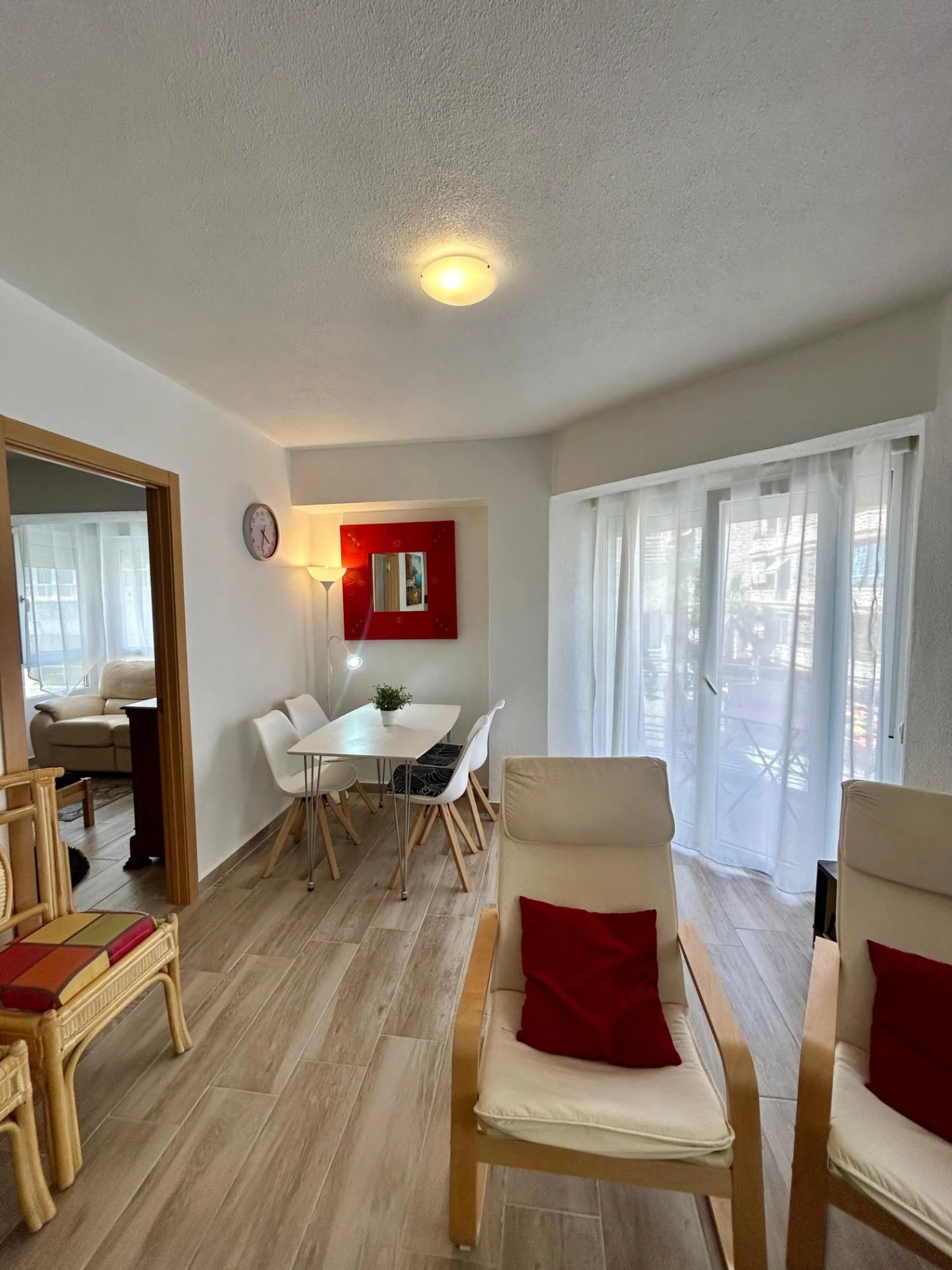 Piso reformado de 3 habitaciones con terraza en pleno centro de Torrevieja I 198.000€