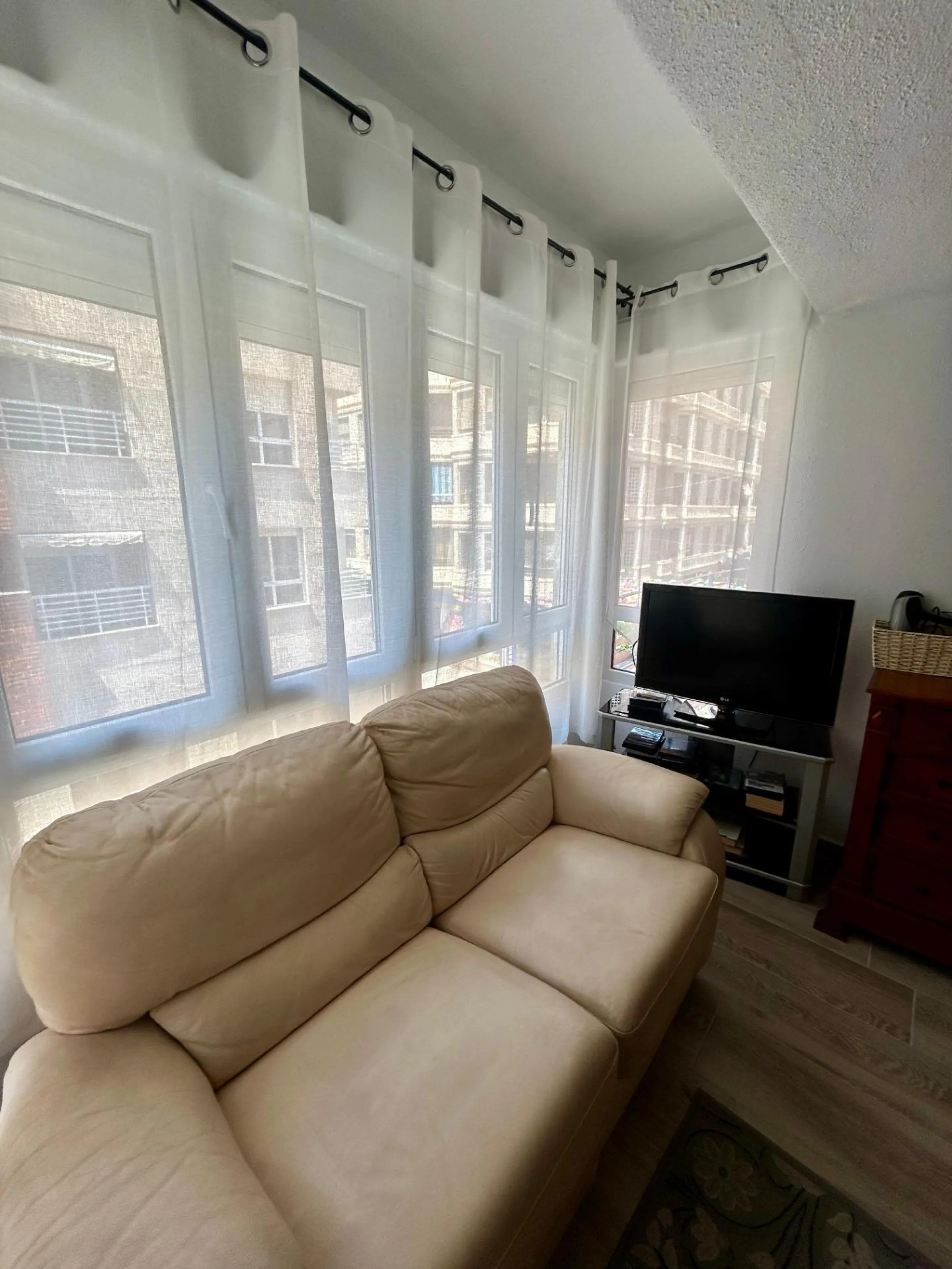 Piso reformado de 3 habitaciones con terraza en pleno centro de Torrevieja I 198.000€