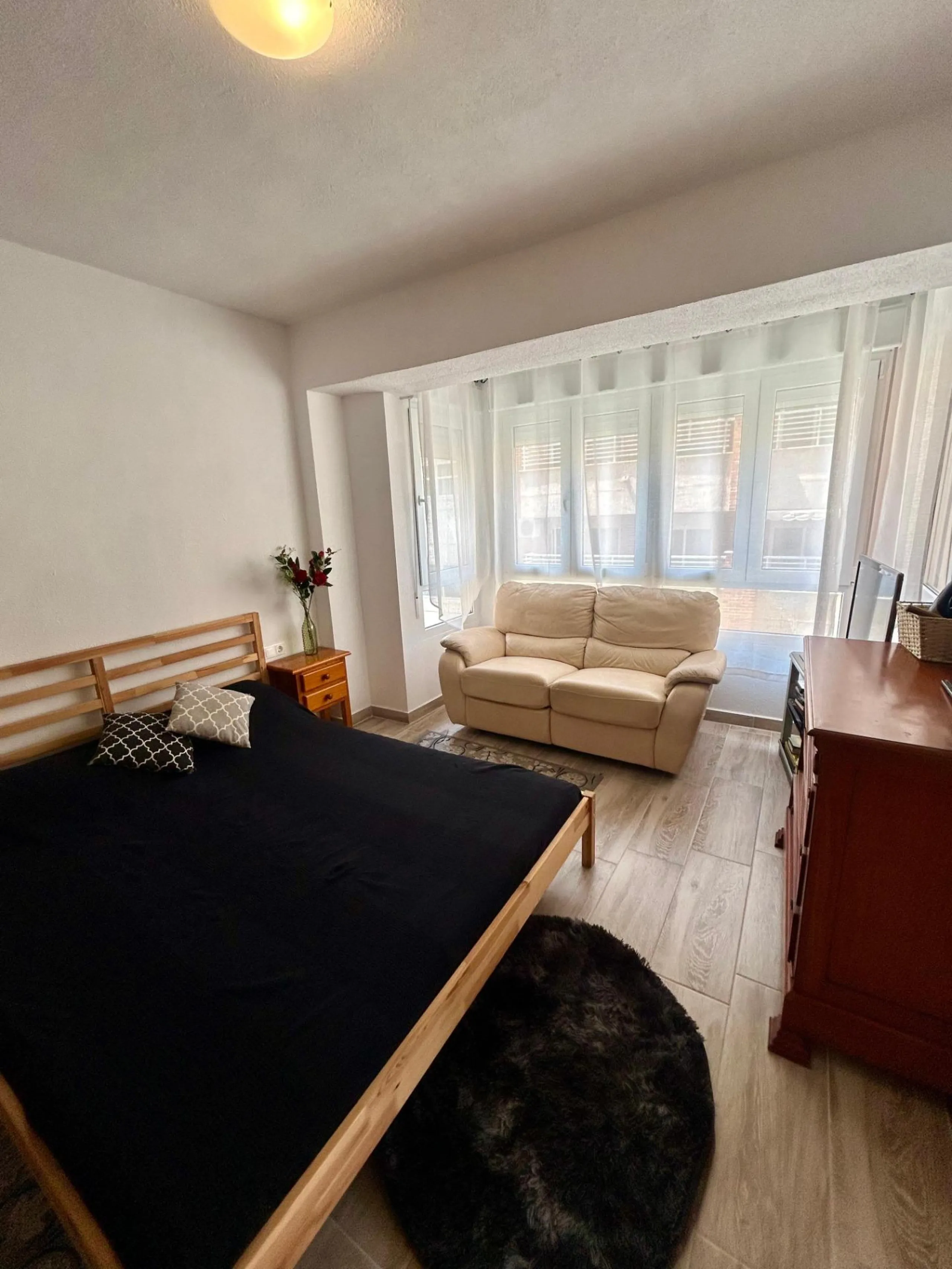 Piso reformado de 3 habitaciones con terraza en pleno centro de Torrevieja I 198.000€