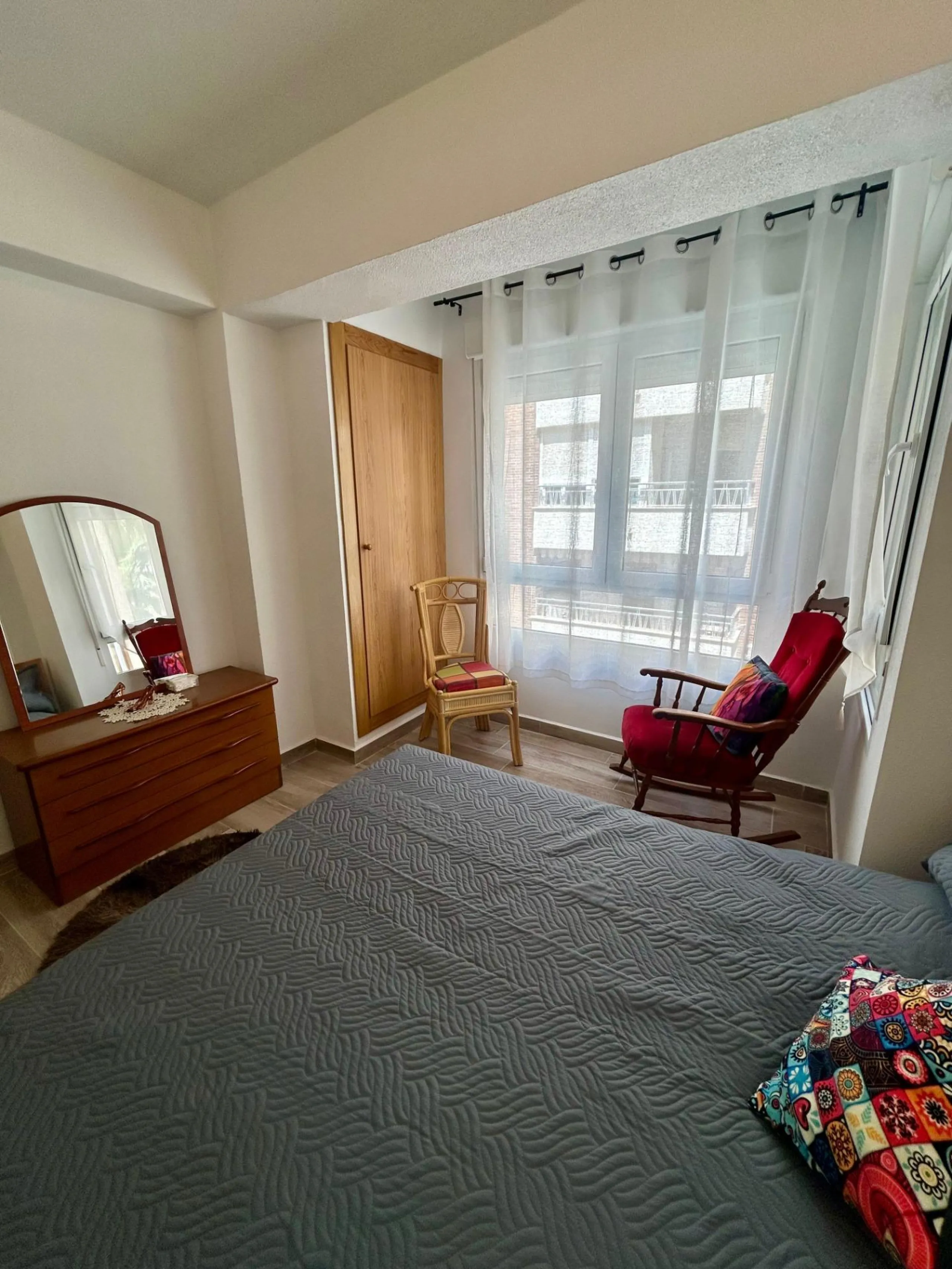 Piso reformado de 3 habitaciones con terraza en pleno centro de Torrevieja I 198.000€