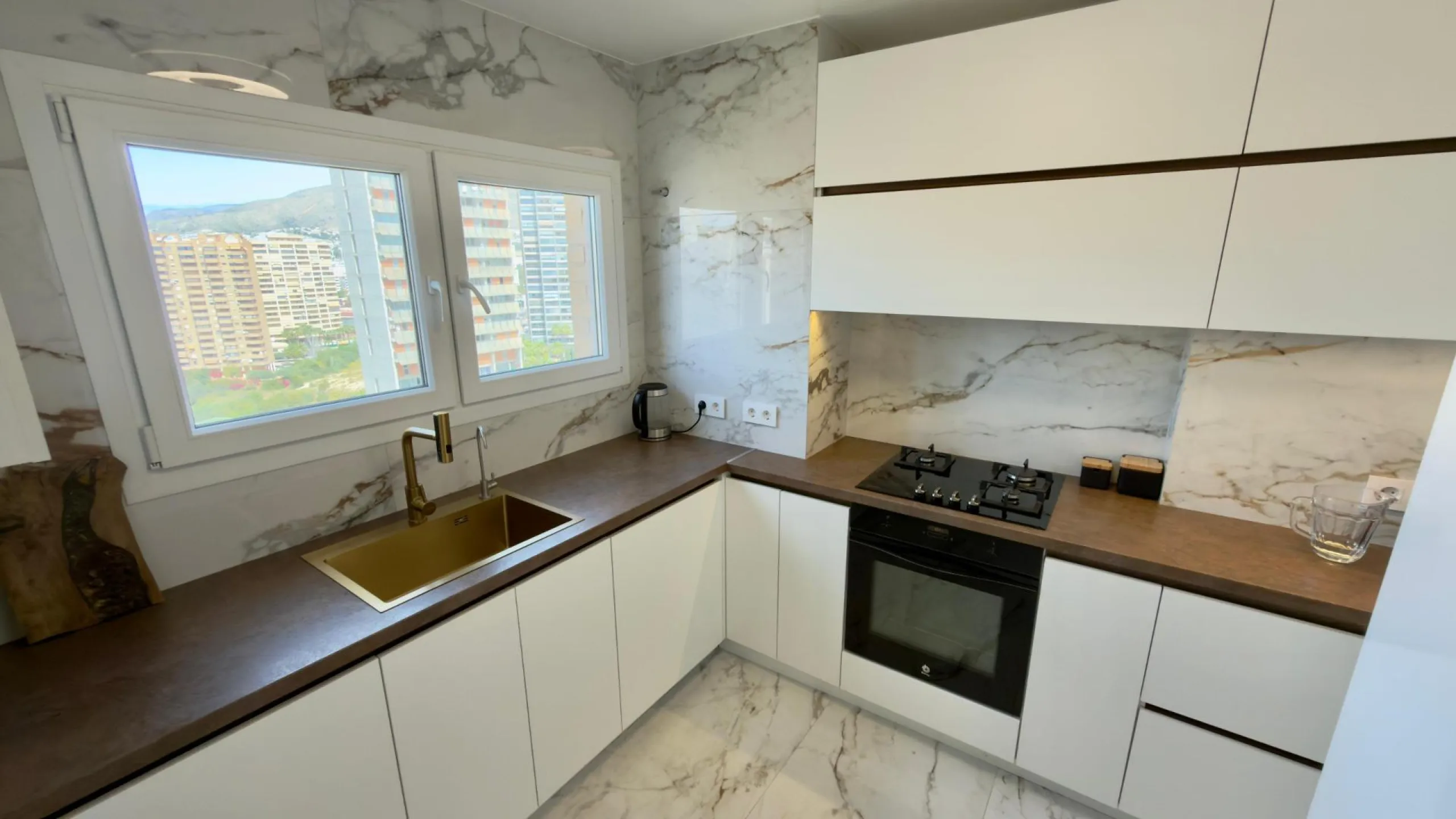 Elegant apartments by the sea in the prestigious area of Poniente, Benidorm