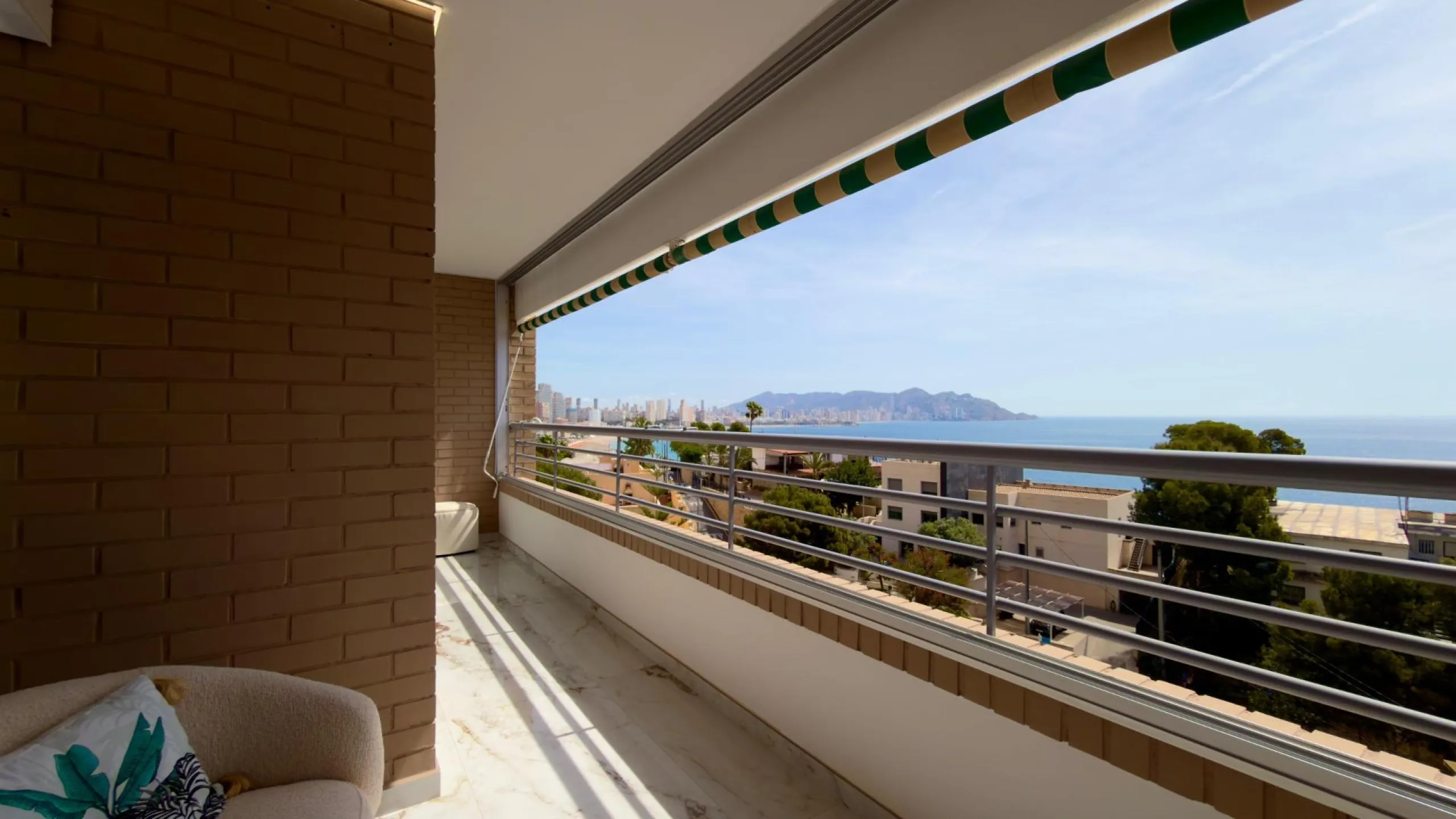 Elegant apartments by the sea in the prestigious area of Poniente, Benidorm