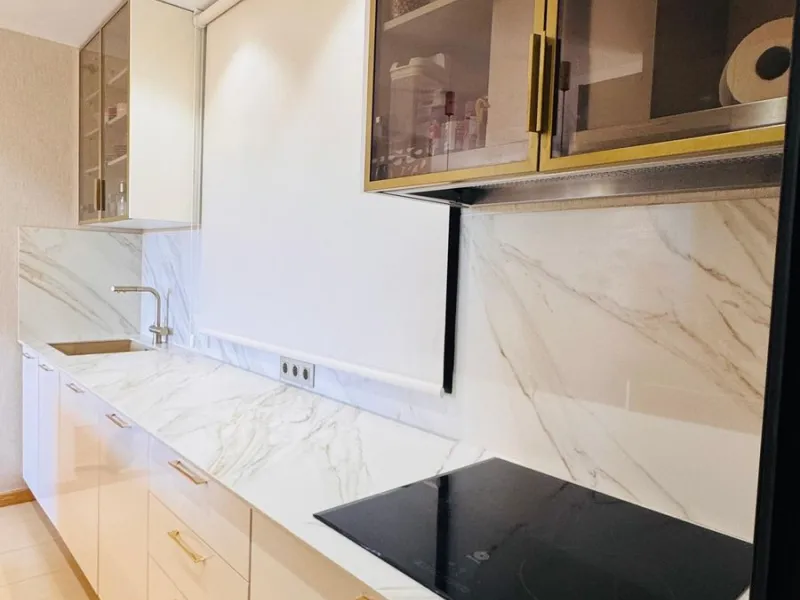 Vollständig renovierte 2-Zimmer-Wohnung mit großer 40-m²-Terrasse – Selwo, Estepona