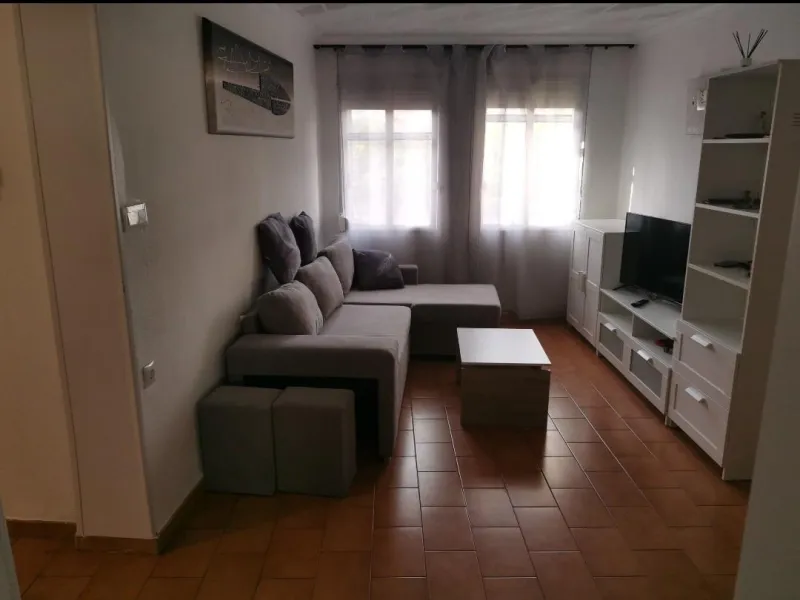 Acogedor Piso en Carolinas Altas, Alicante - Ideal para Entrar a Vivir