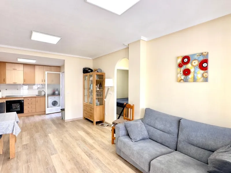 BUNGALOW BAJO EN TORREVIEJA CON PISCINA Y PARKING INCLUIDO