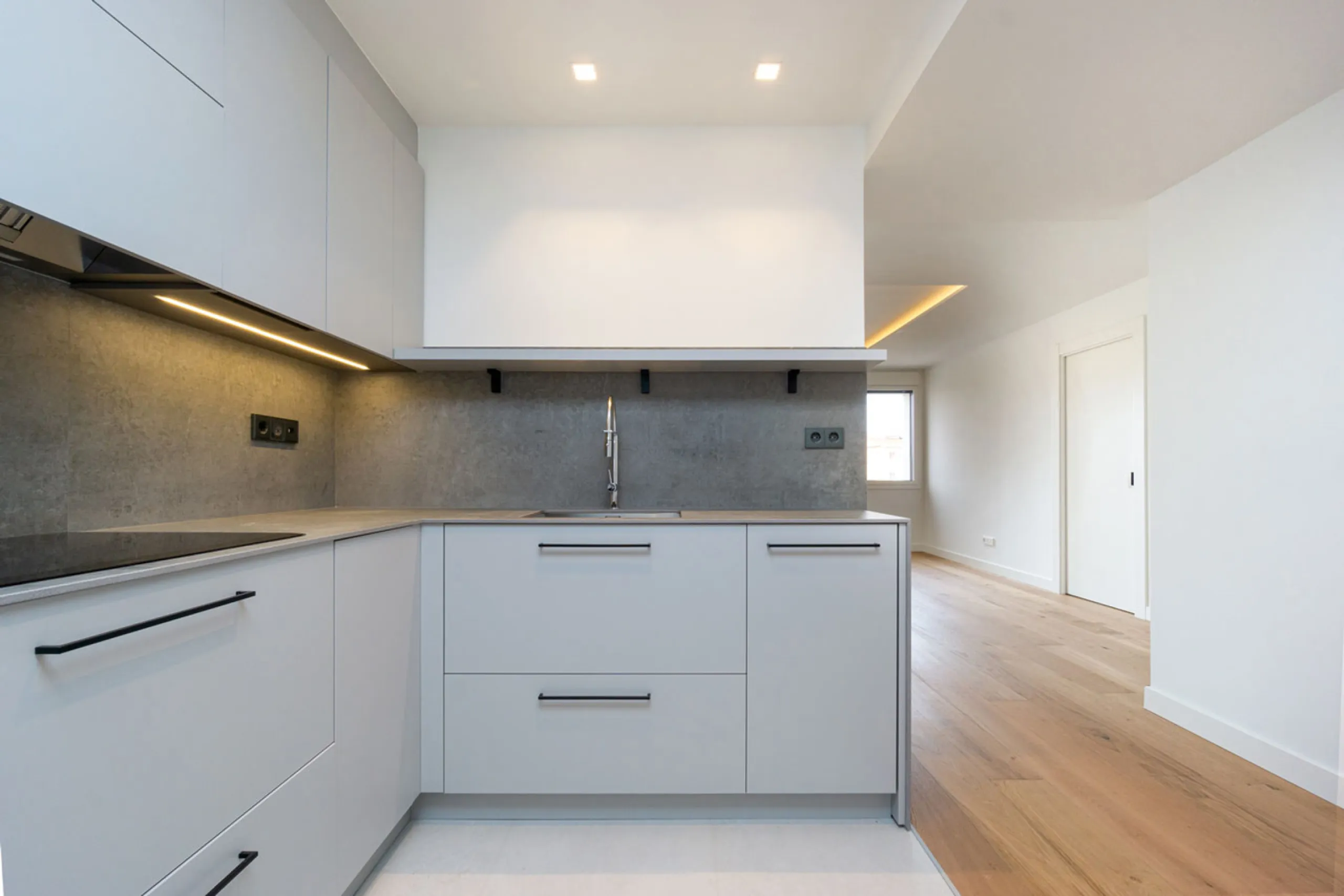 Piso de lujo de diseño contemporáneo en la calle Casanova, Barcelona