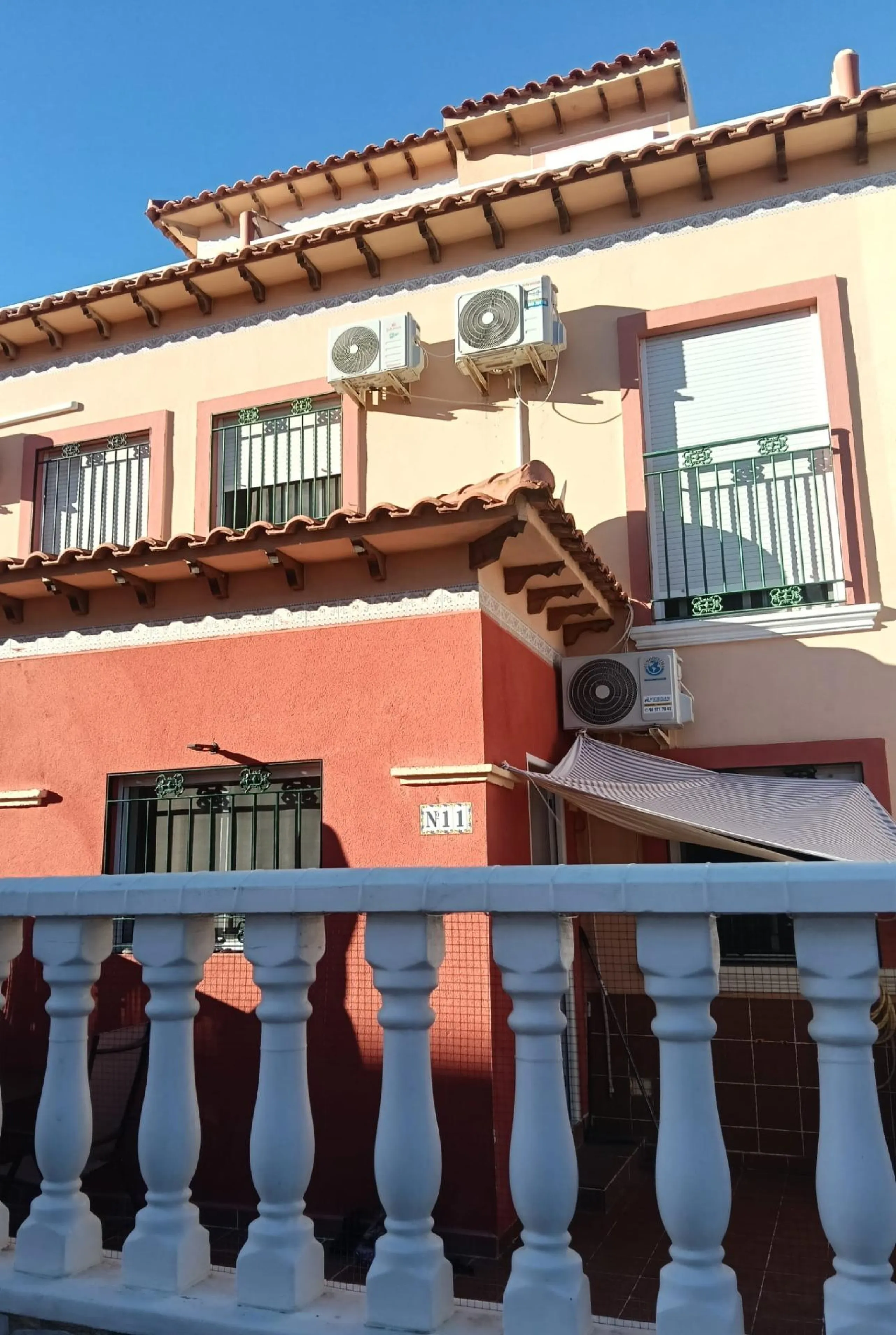 3 BEDROOM, 2 BATHROOM TOWNHOUSE WITH POOL IN LA LAGUNA DE TORREVIEJA