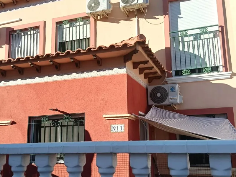 3 BEDROOM, 2 BATHROOM TOWNHOUSE WITH POOL IN LA LAGUNA DE TORREVIEJA