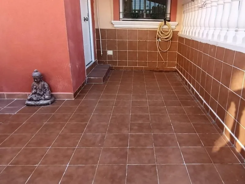 3 BEDROOM, 2 BATHROOM TOWNHOUSE WITH POOL IN LA LAGUNA DE TORREVIEJA