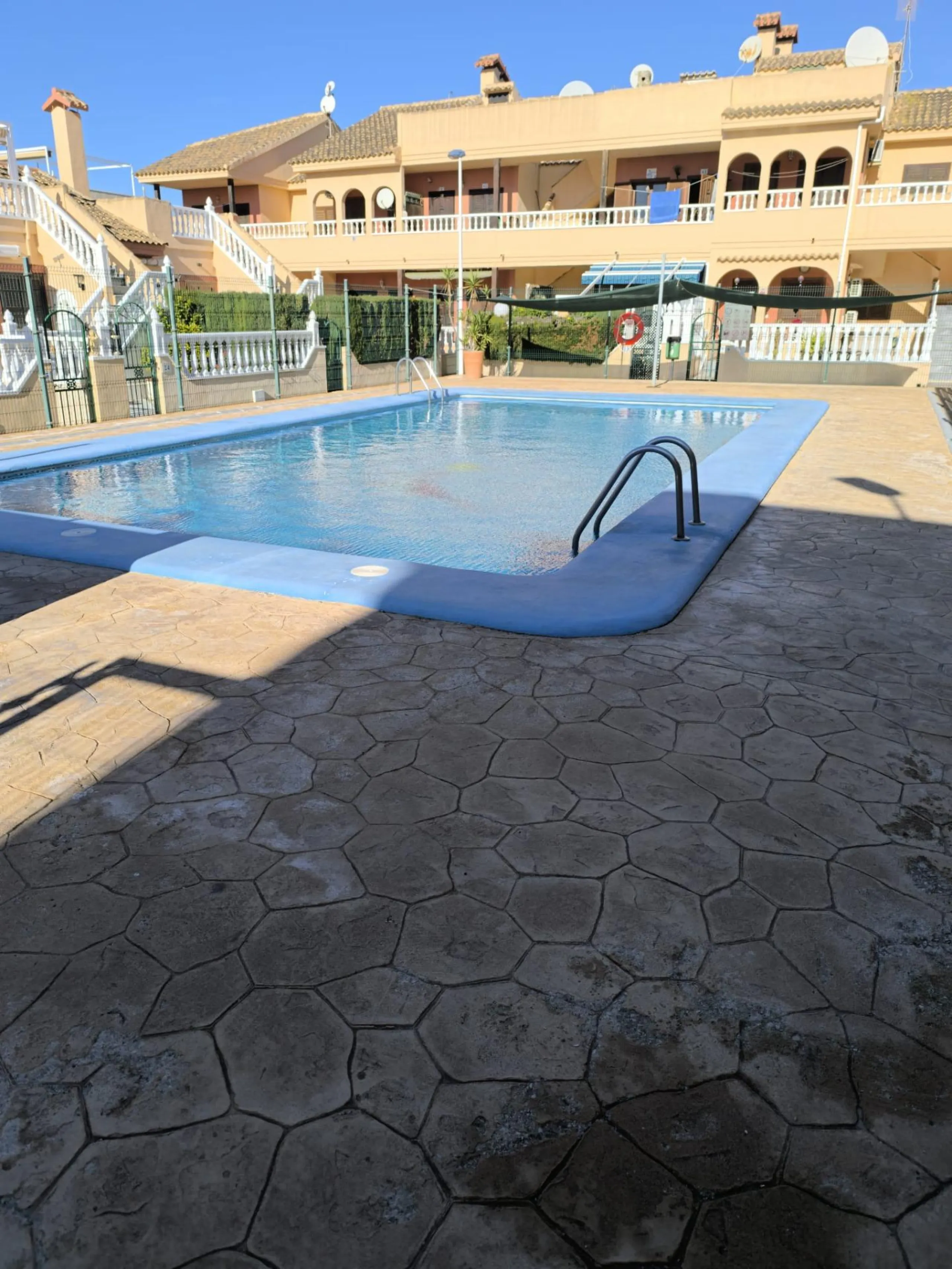 3 BEDROOM, 2 BATHROOM TOWNHOUSE WITH POOL IN LA LAGUNA DE TORREVIEJA