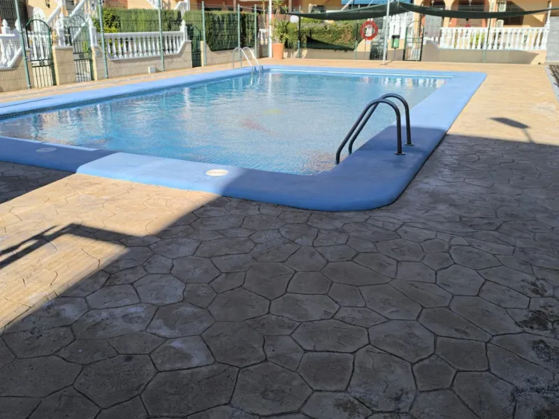 3 BEDROOM, 2 BATHROOM TOWNHOUSE WITH POOL IN LA LAGUNA DE TORREVIEJA