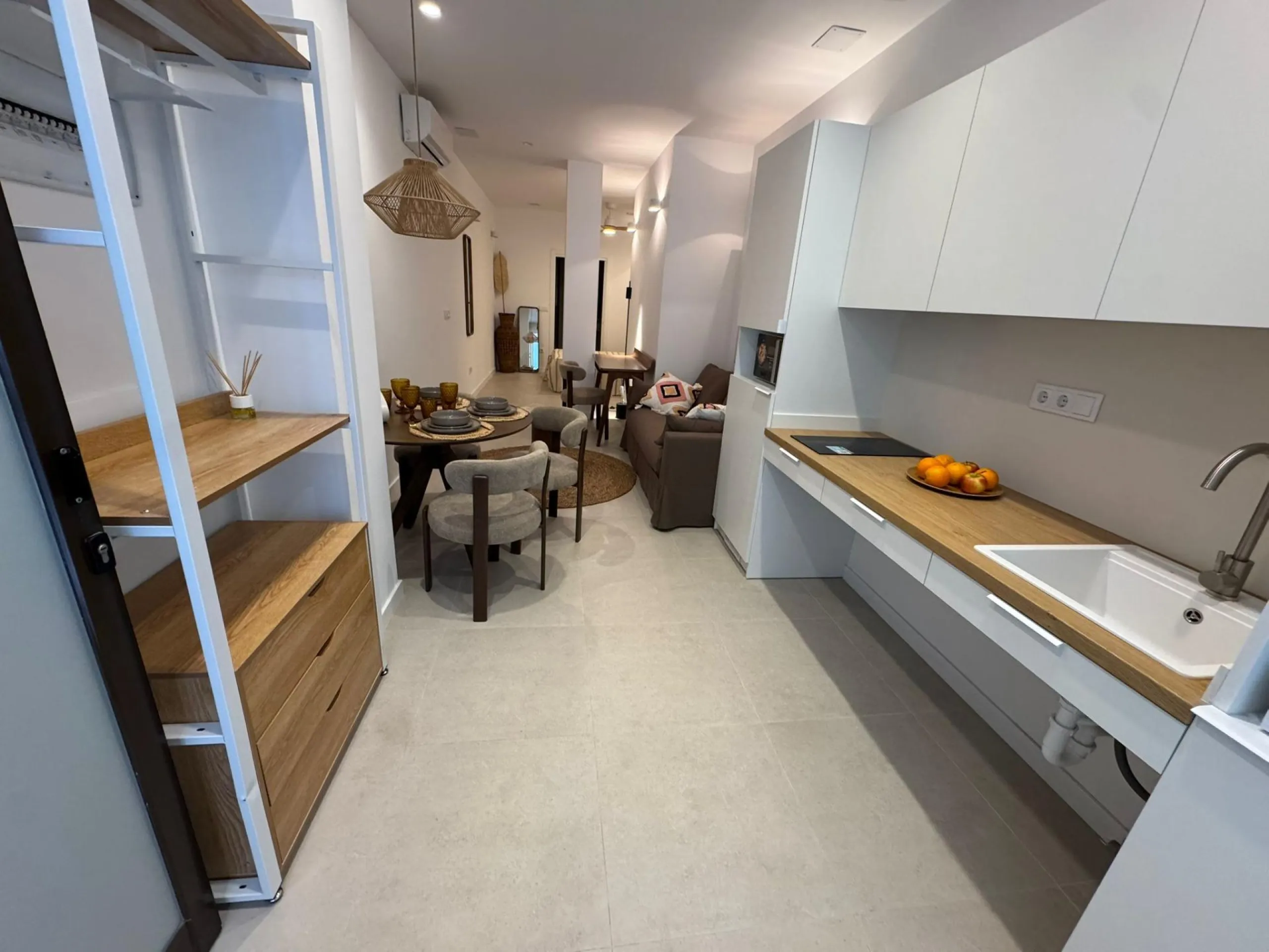 Investment Opportunity – 6 Fully Renovated Apartments Near the Sea in Valencia