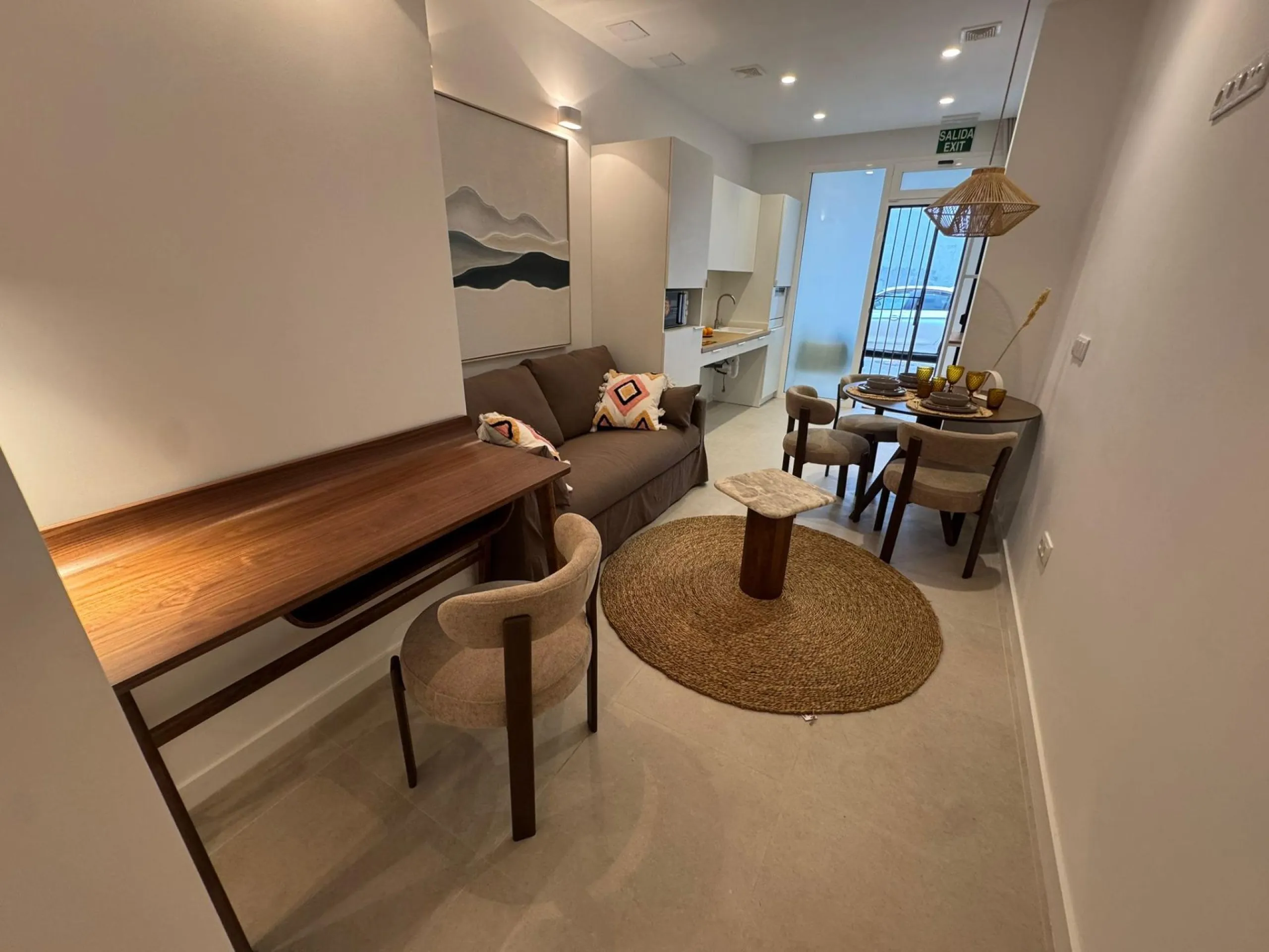 Investment Opportunity – 6 Fully Renovated Apartments Near the Sea in Valencia