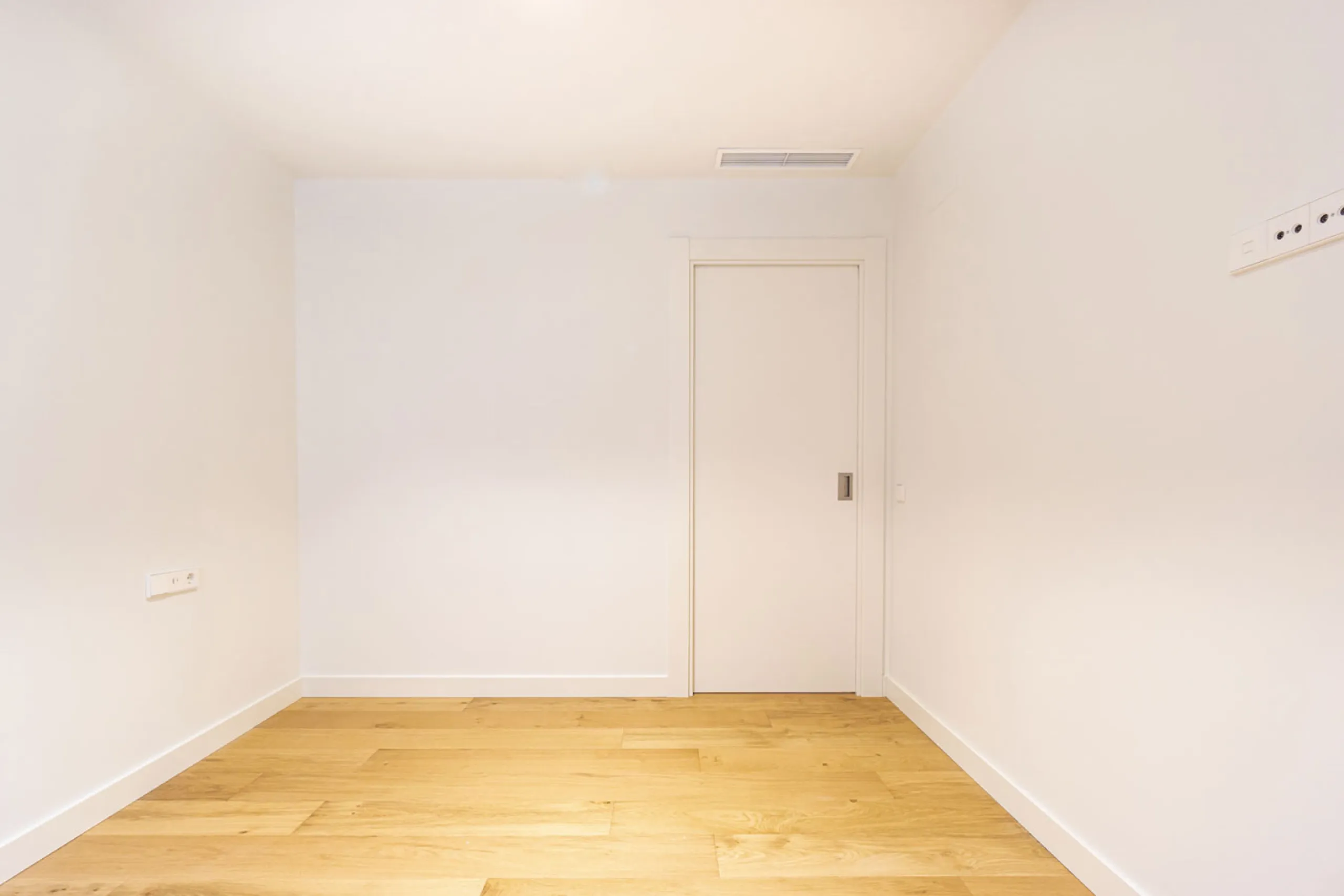 Piso de lujo de diseño contemporáneo en la calle Casanova, Barcelona