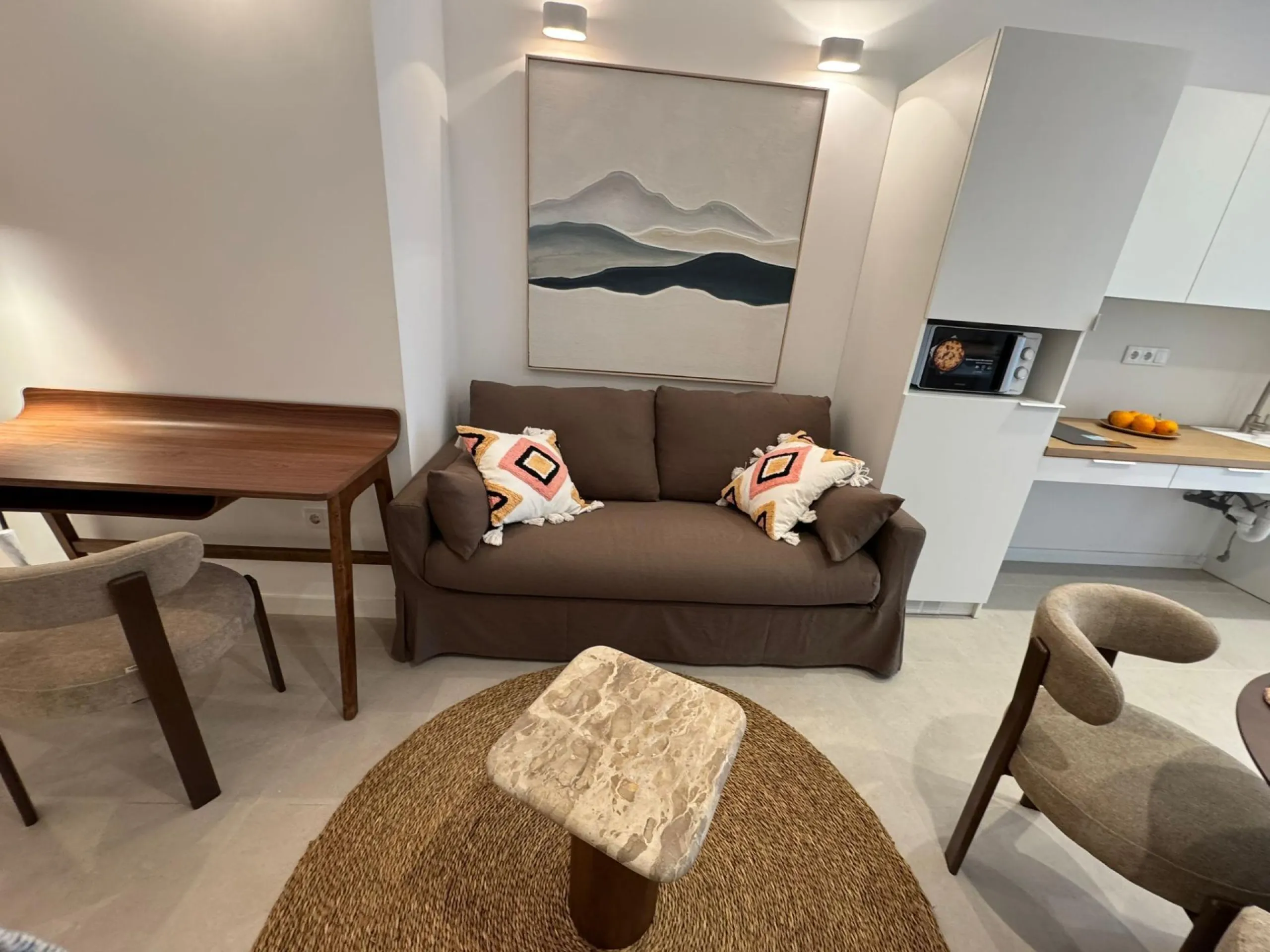 Investment Opportunity – 6 Fully Renovated Apartments Near the Sea in Valencia