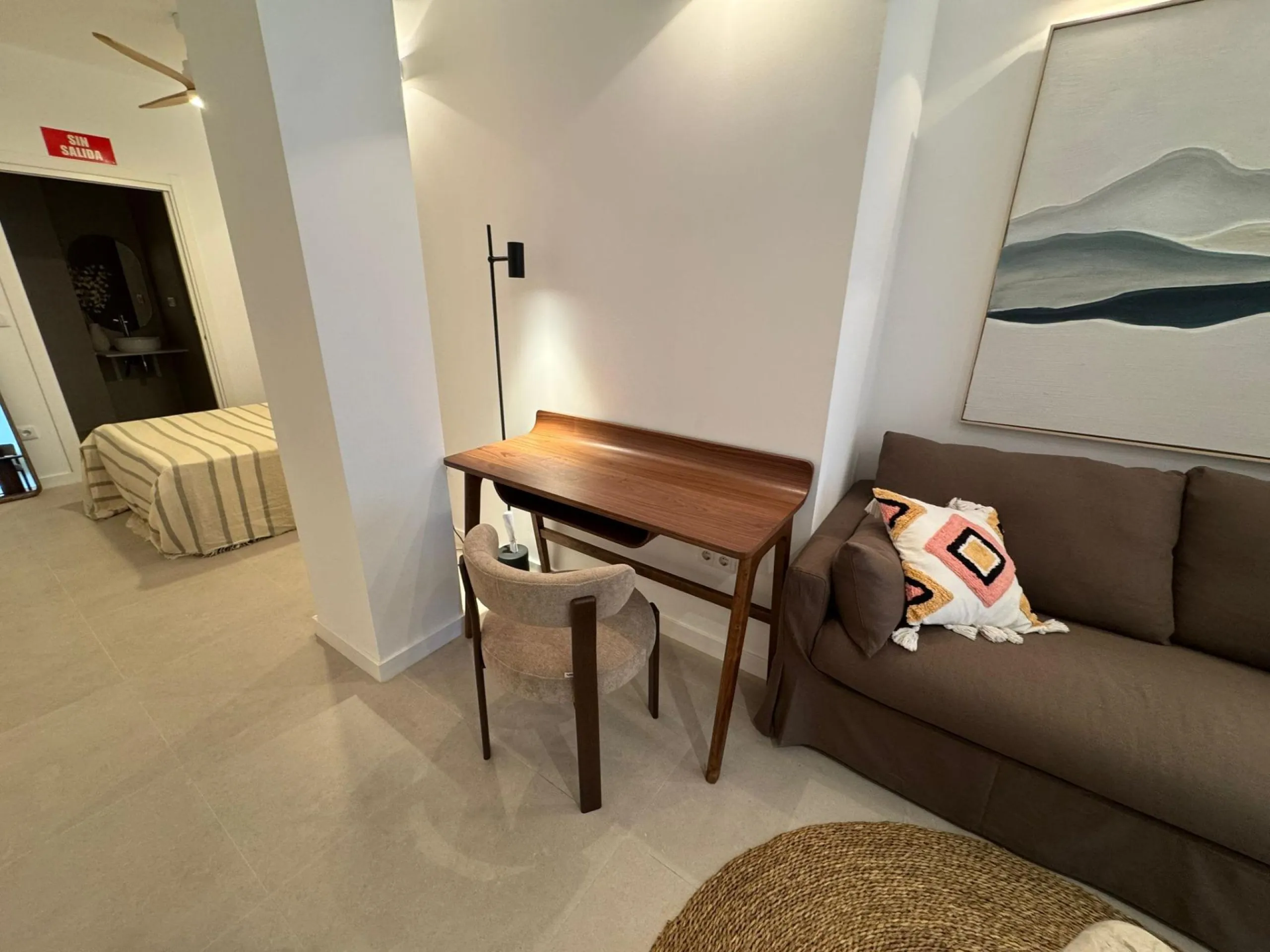 Investment Opportunity – 6 Fully Renovated Apartments Near the Sea in Valencia