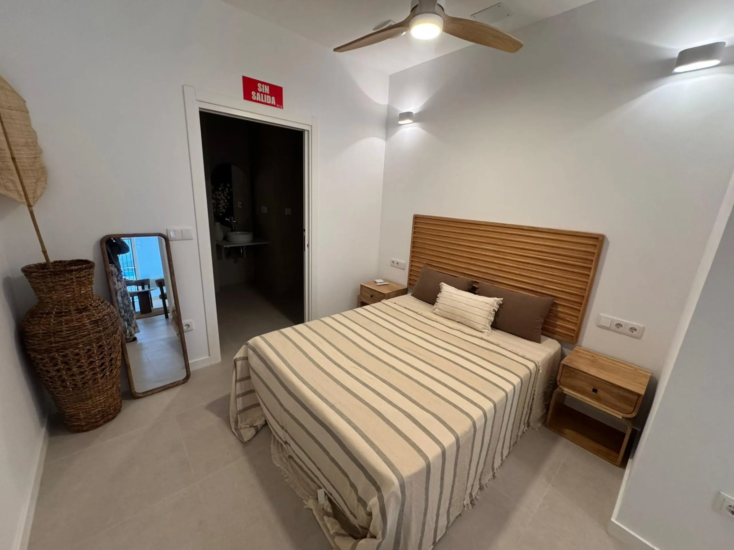 Investment Opportunity – 6 Fully Renovated Apartments Near the Sea in Valencia