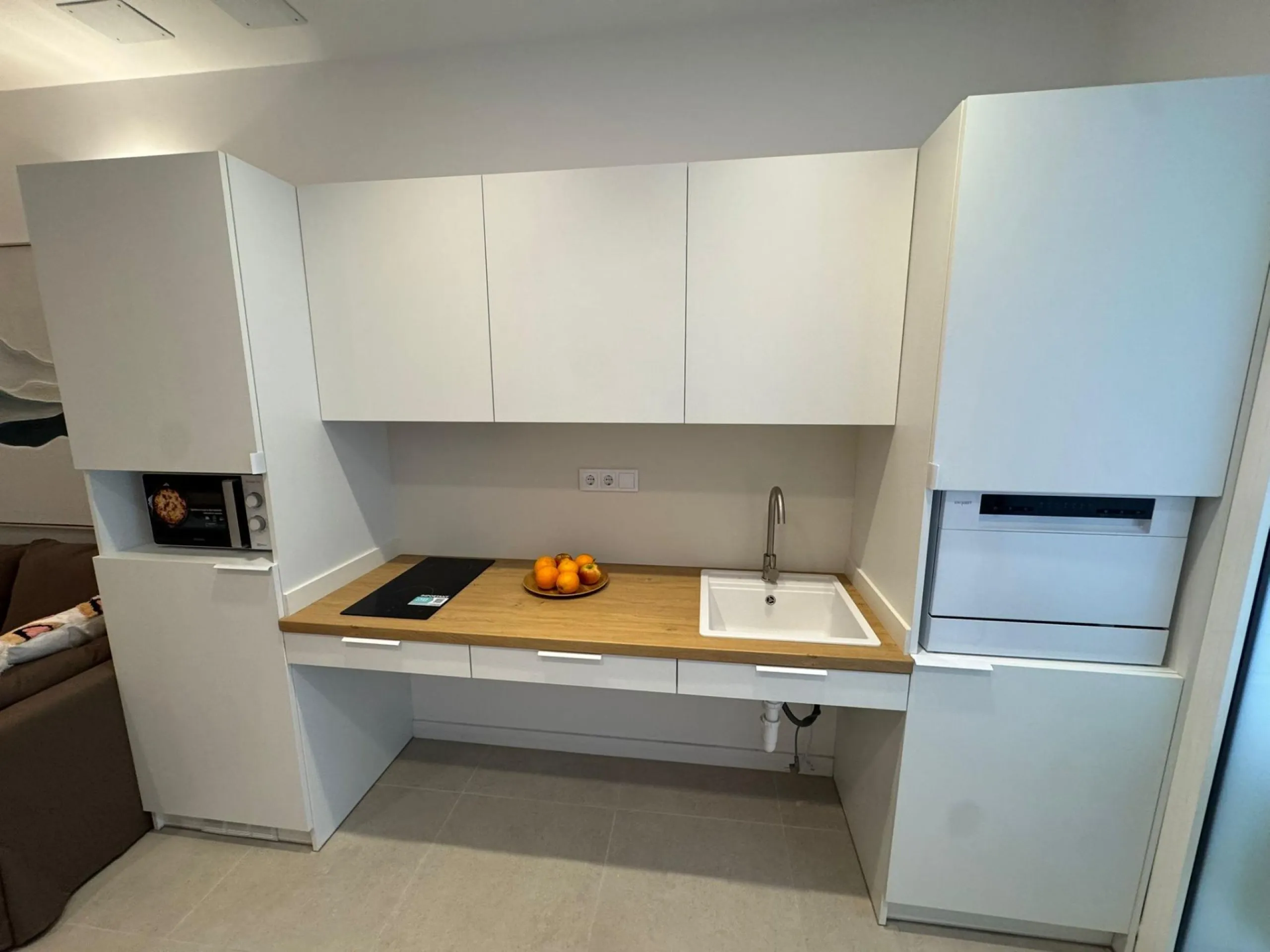 Investment Opportunity – 6 Fully Renovated Apartments Near the Sea in Valencia