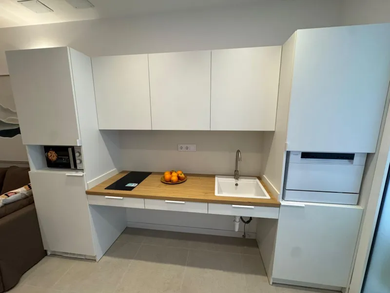 Investment Opportunity – 6 Fully Renovated Apartments Near the Sea in Valencia