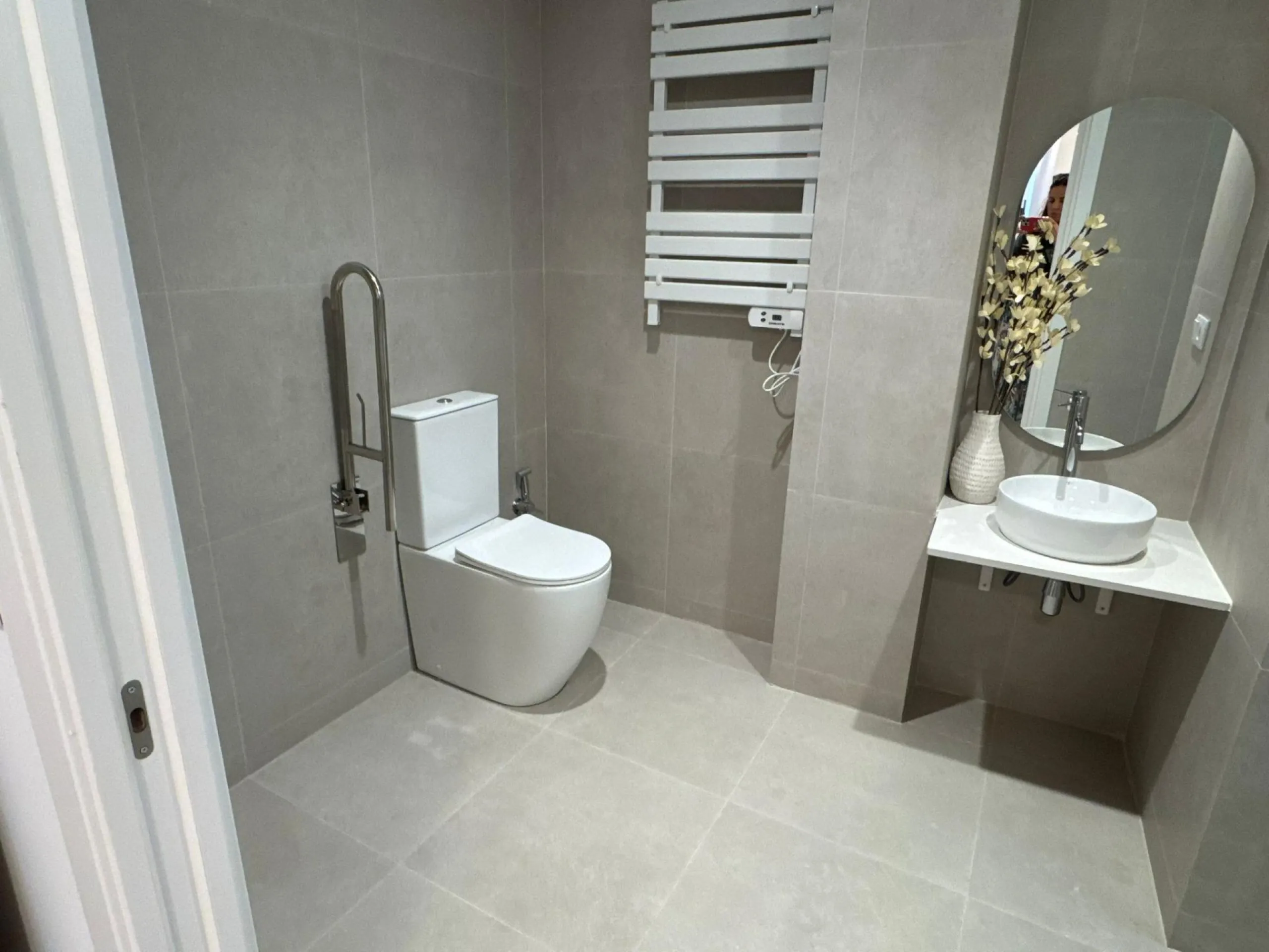 Investment Opportunity – 6 Fully Renovated Apartments Near the Sea in Valencia