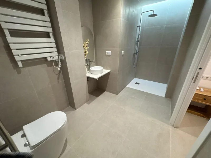 Investment Opportunity – 6 Fully Renovated Apartments Near the Sea in Valencia