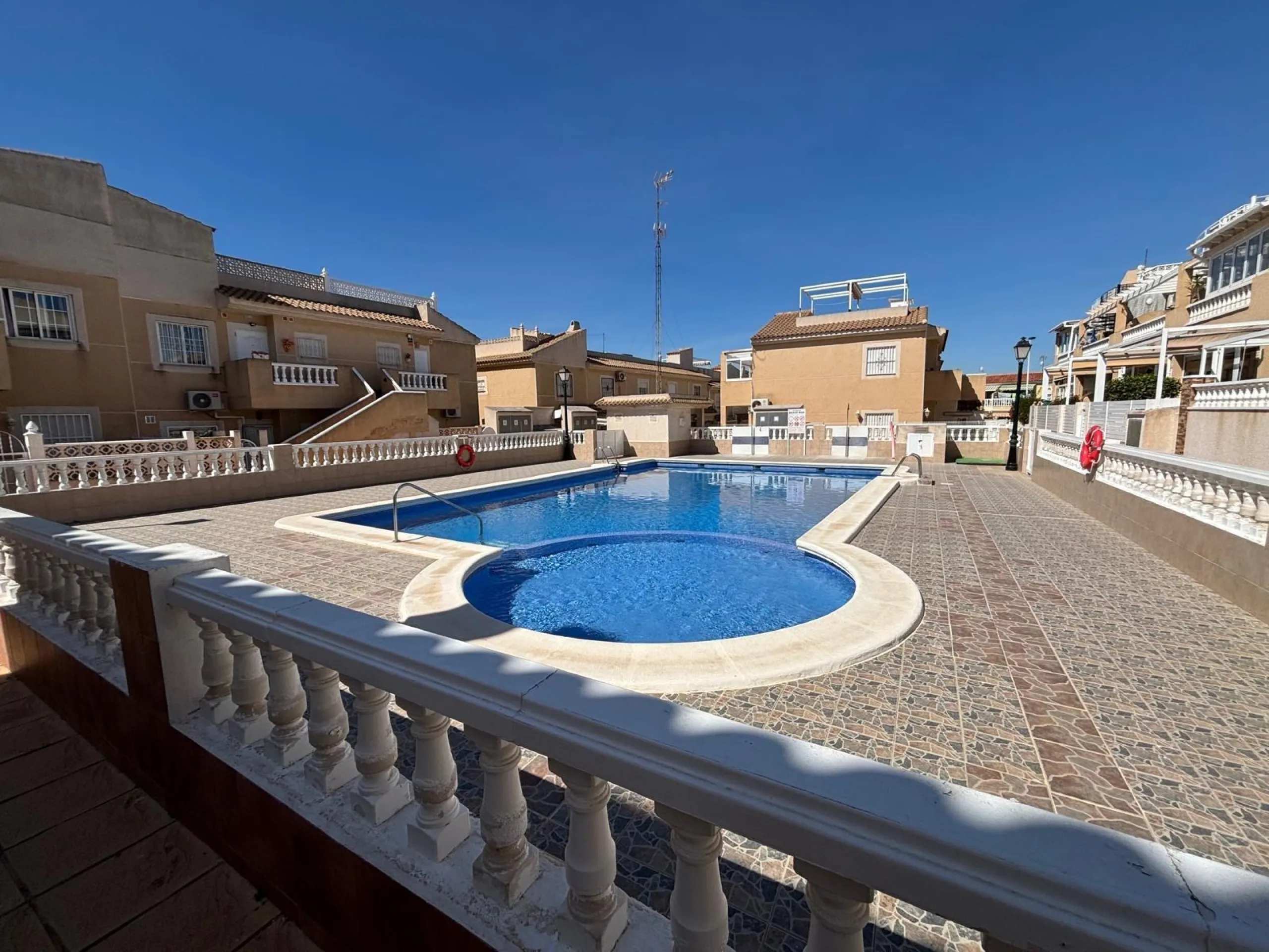 Upper Floor Bungalow with Private Solarium and South Orientation in Aguas Nuevas