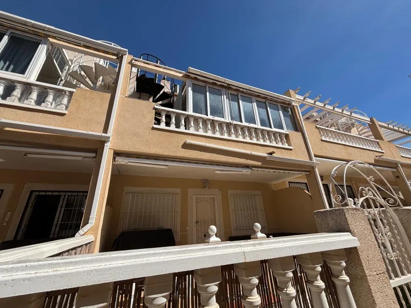 Upper Floor Bungalow with Private Solarium and South Orientation in Aguas Nuevas