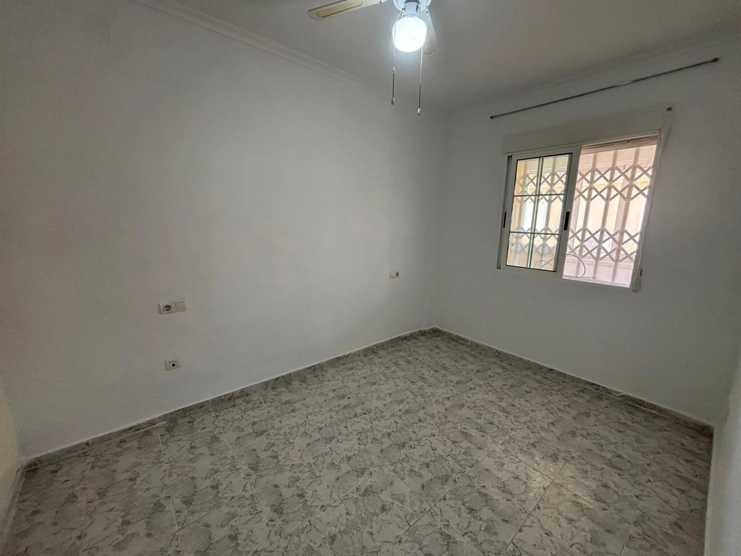 Upper Floor Bungalow with Private Solarium and South Orientation in Aguas Nuevas