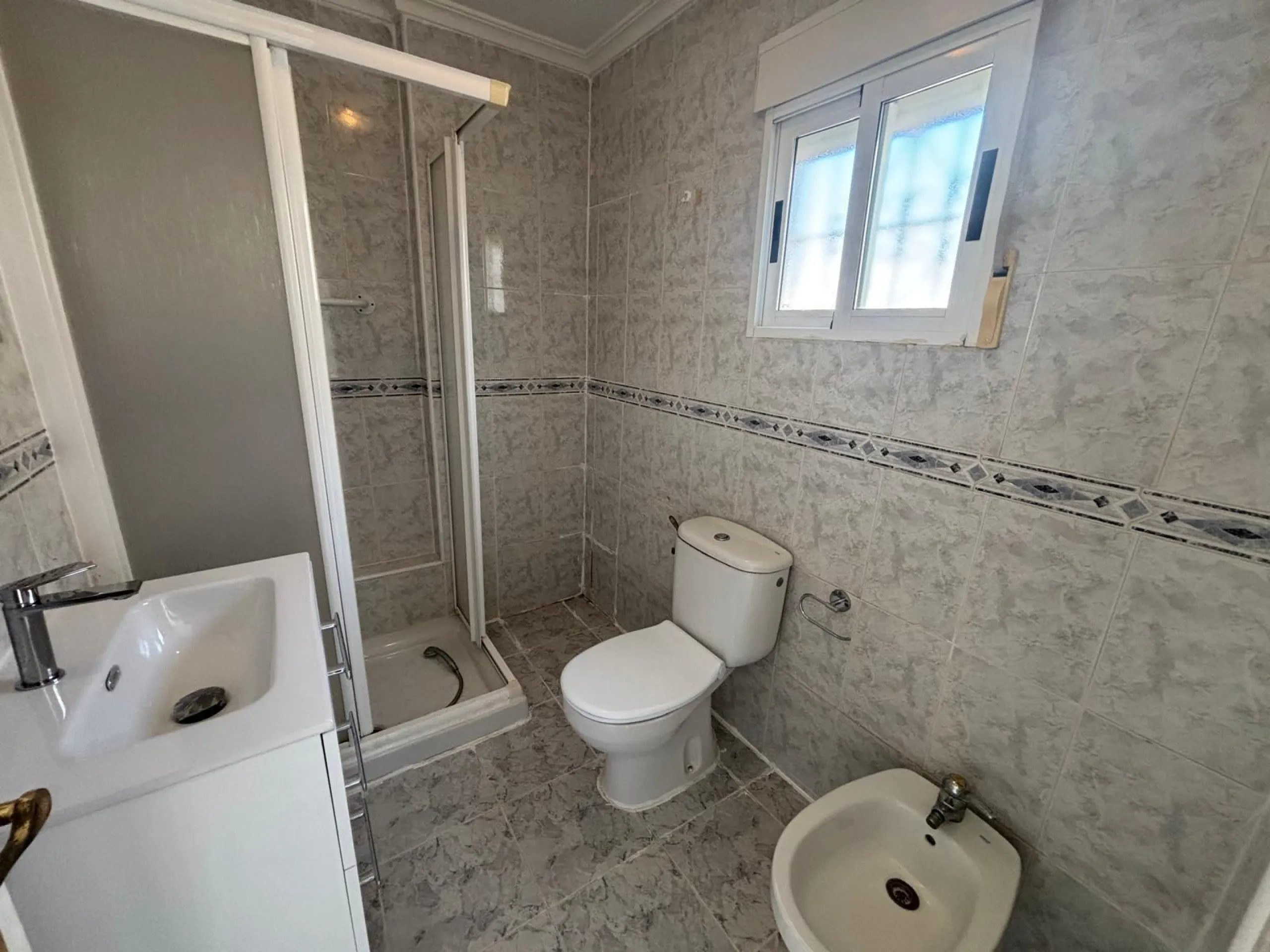 Upper Floor Bungalow with Private Solarium and South Orientation in Aguas Nuevas