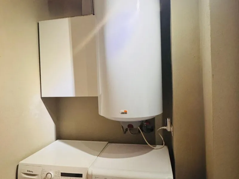 Vollständig renovierte 2-Zimmer-Wohnung mit großer 40-m²-Terrasse – Selwo, Estepona