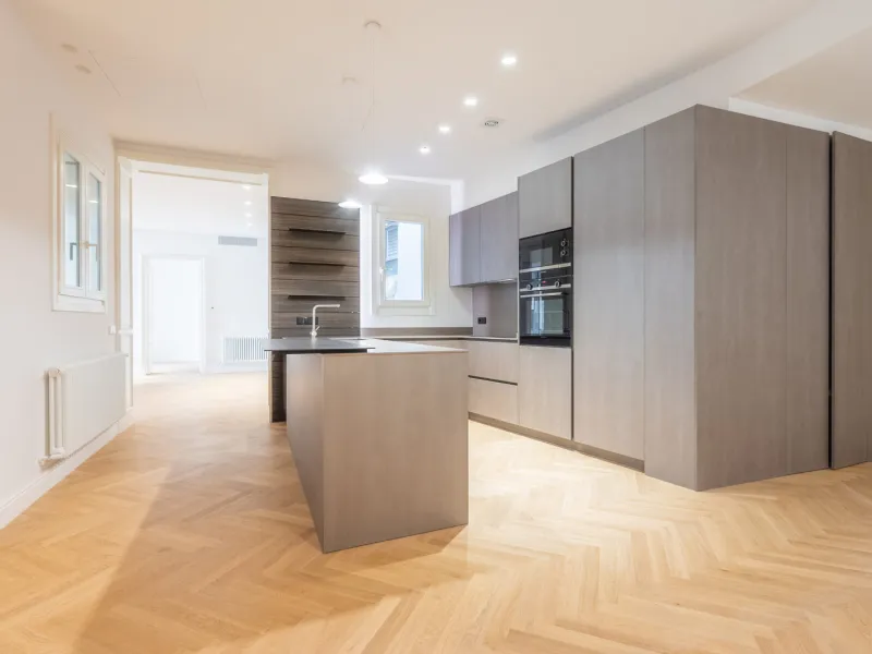 High-End Apartment in Barcelona’s Historic Center, Steps from Las Ramblas